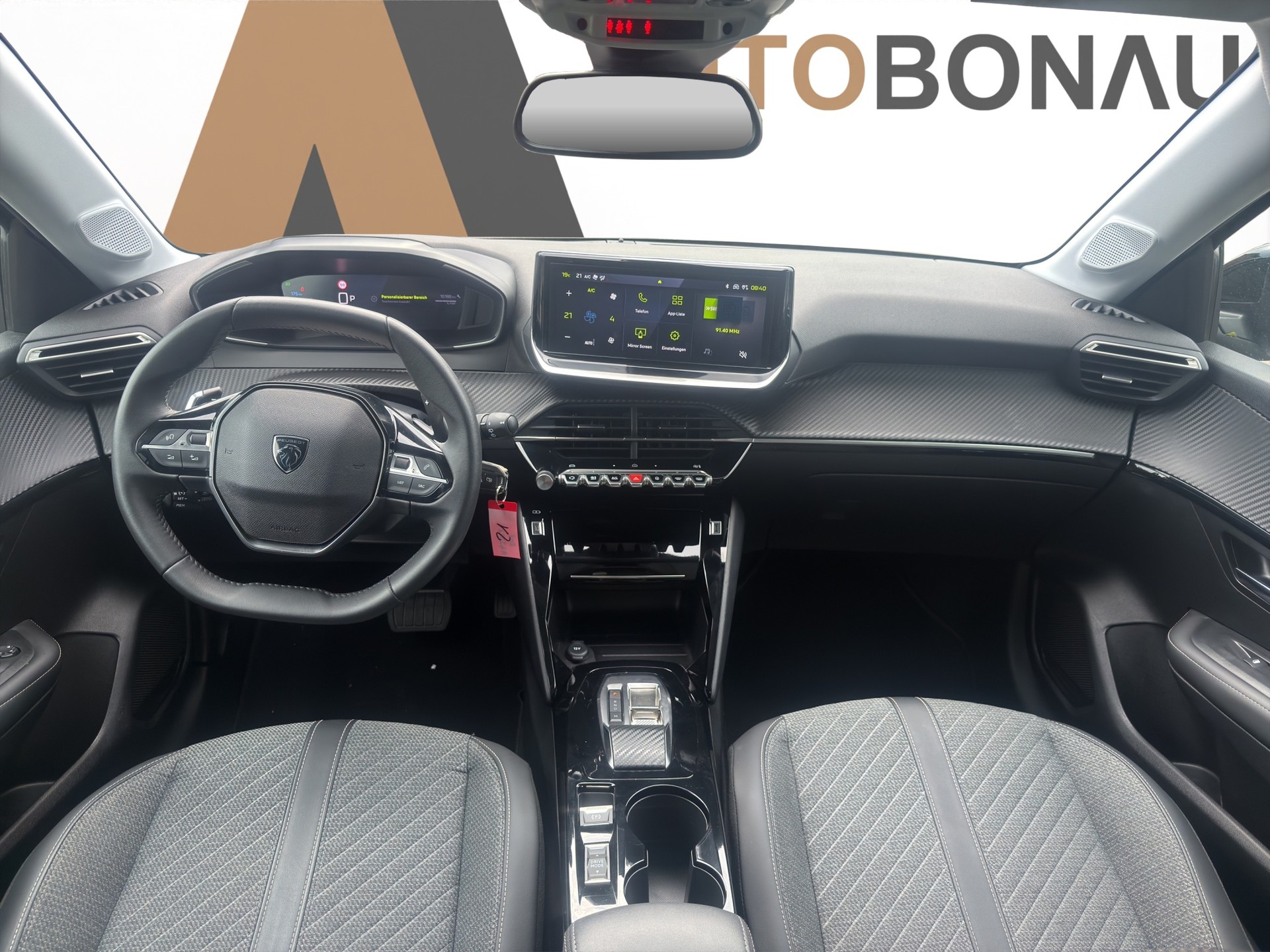 PEUGEOT 208 1.2 Hybrid Allure-image-59