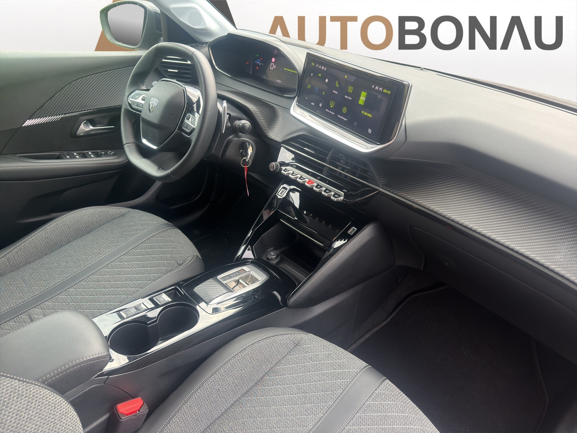 PEUGEOT 208 1.2 Hybrid Allure-image-12