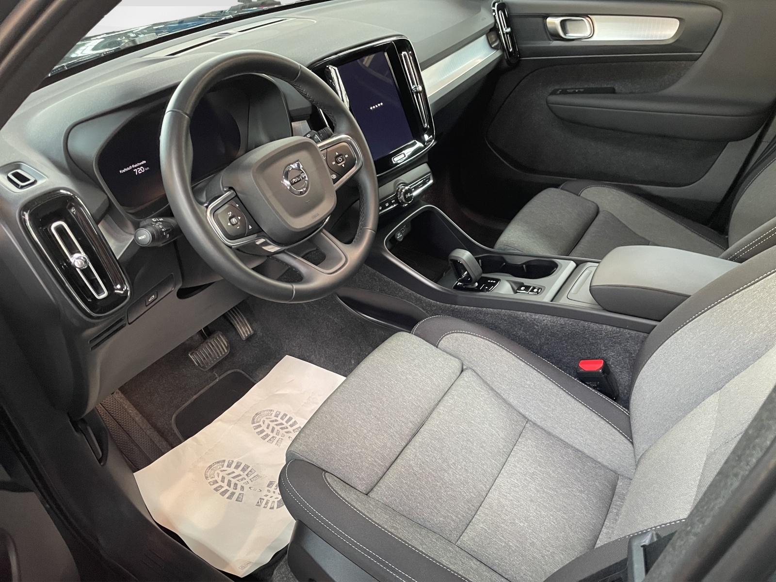 VOLVO XC40 2.0 B3 MH XCITE-image-6
