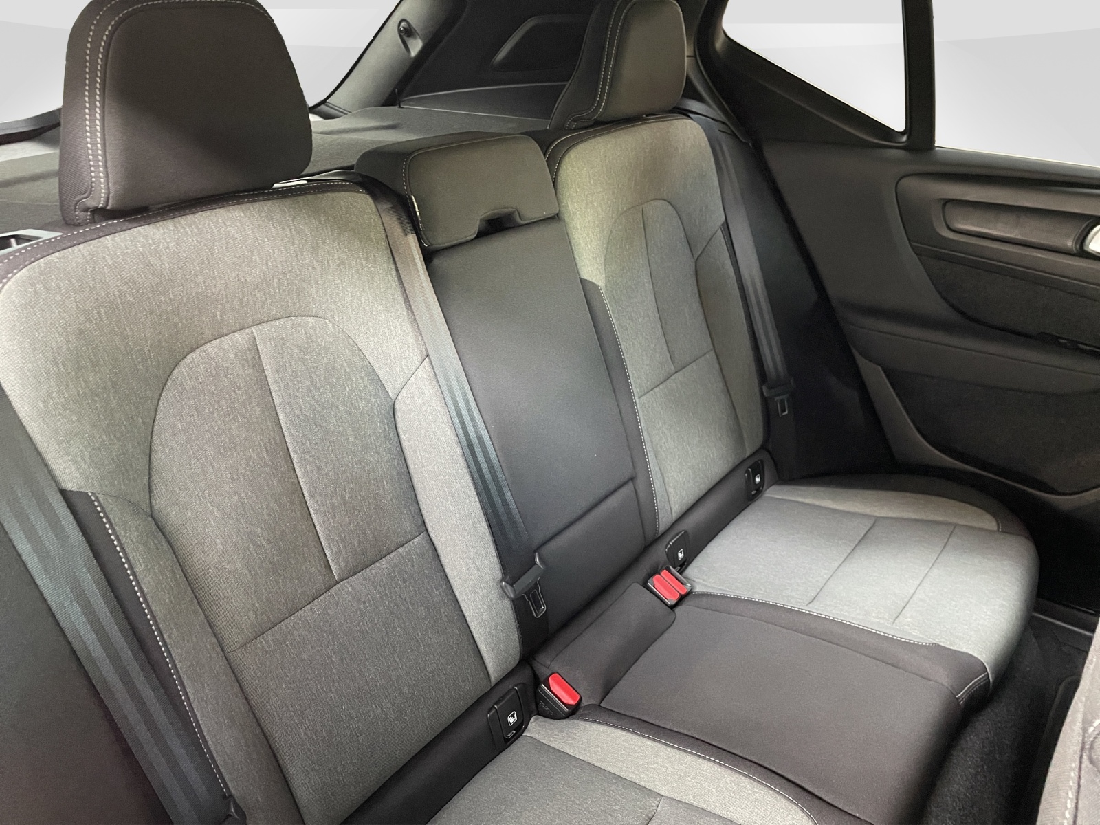 VOLVO XC40 2.0 B3 MH XCITE-image-9