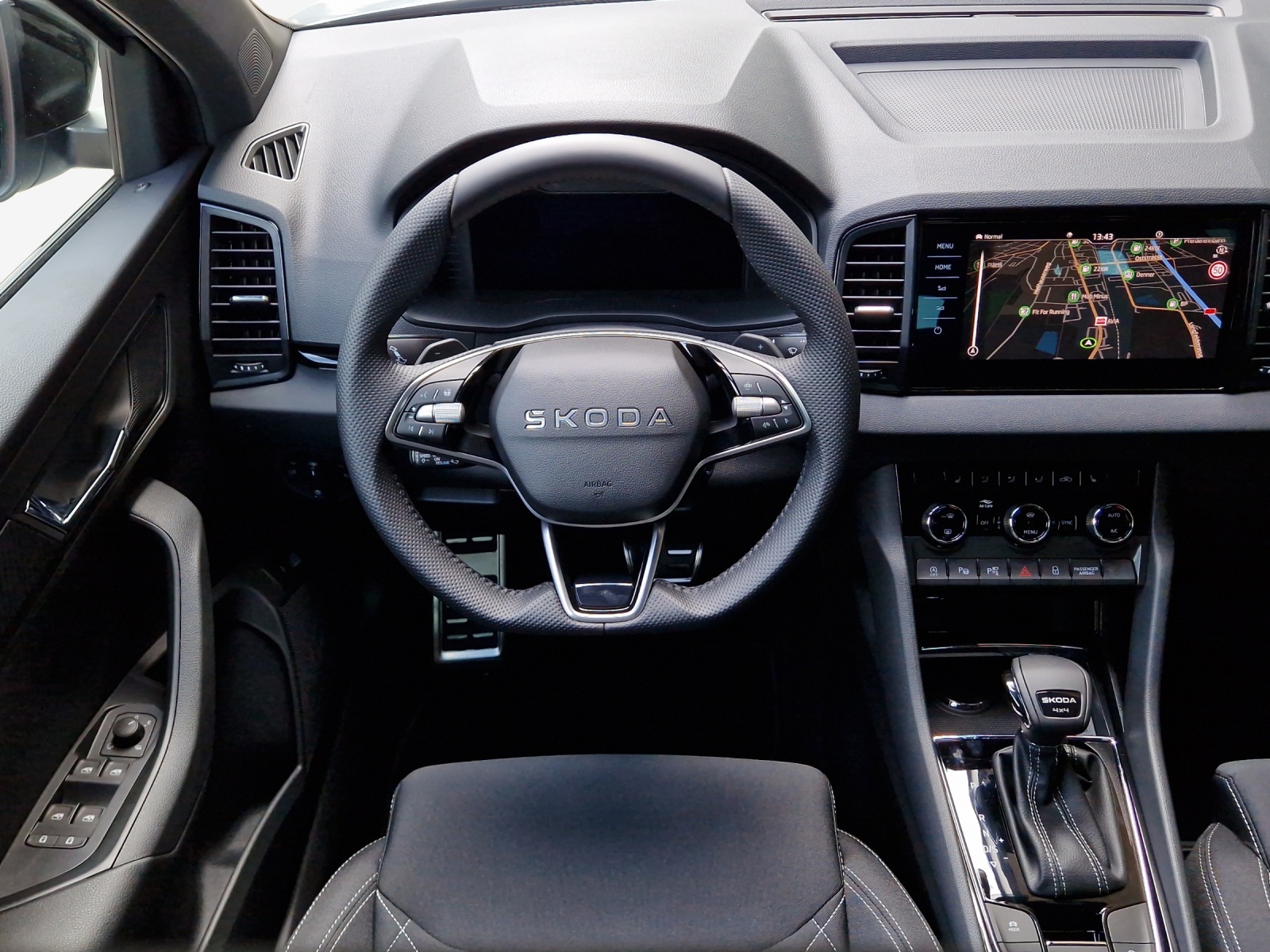 SKODA Karoq 2.0 TDI CR Sport Line 4x4 DSG-image-8