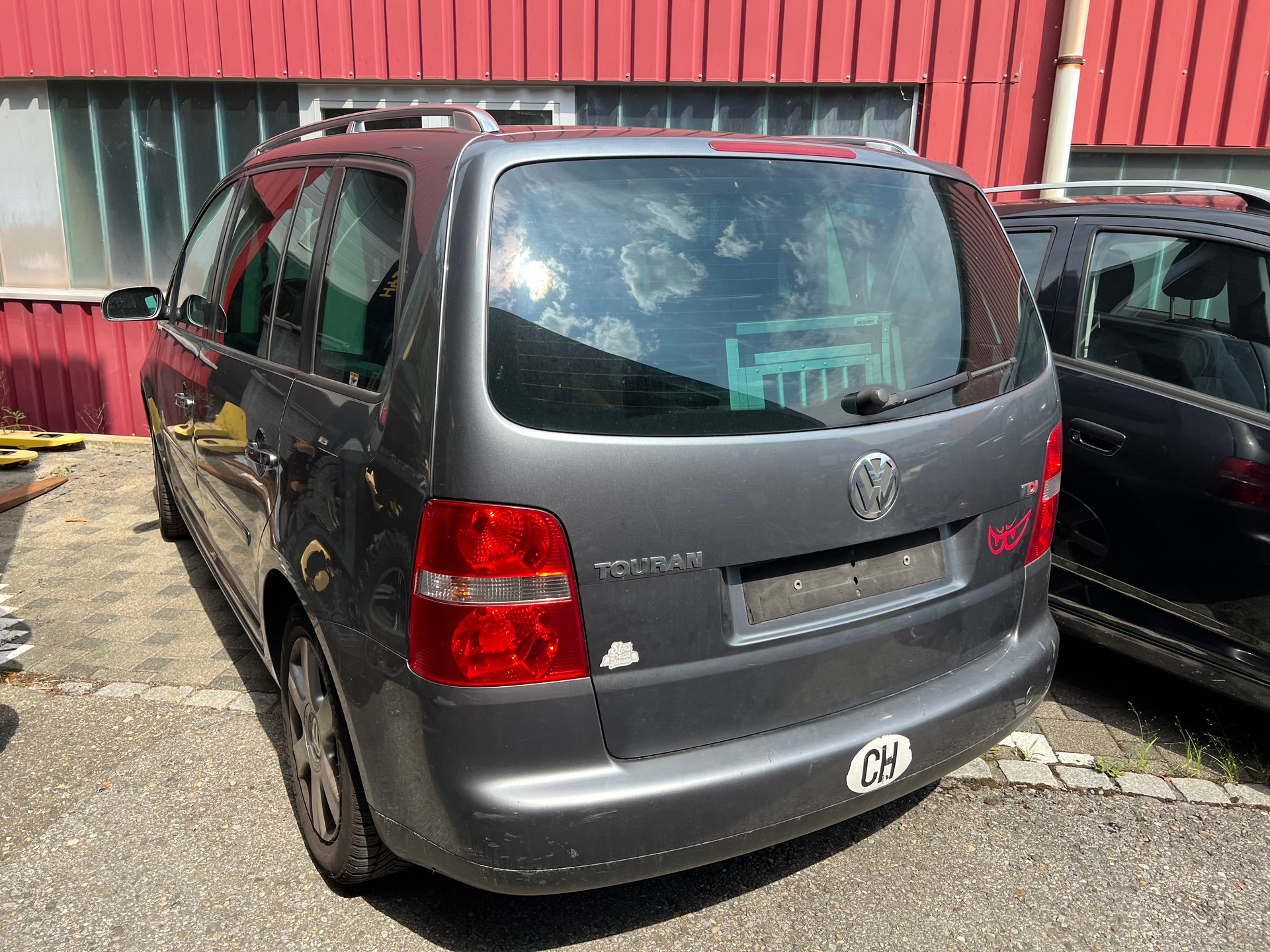 VW Touran 2.0 TDI Highline-image-1