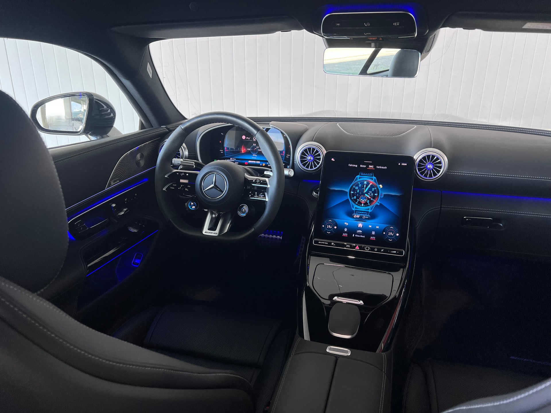 MERCEDES-BENZ AMG GT 63 4Matic+ Executive Edition-image-12