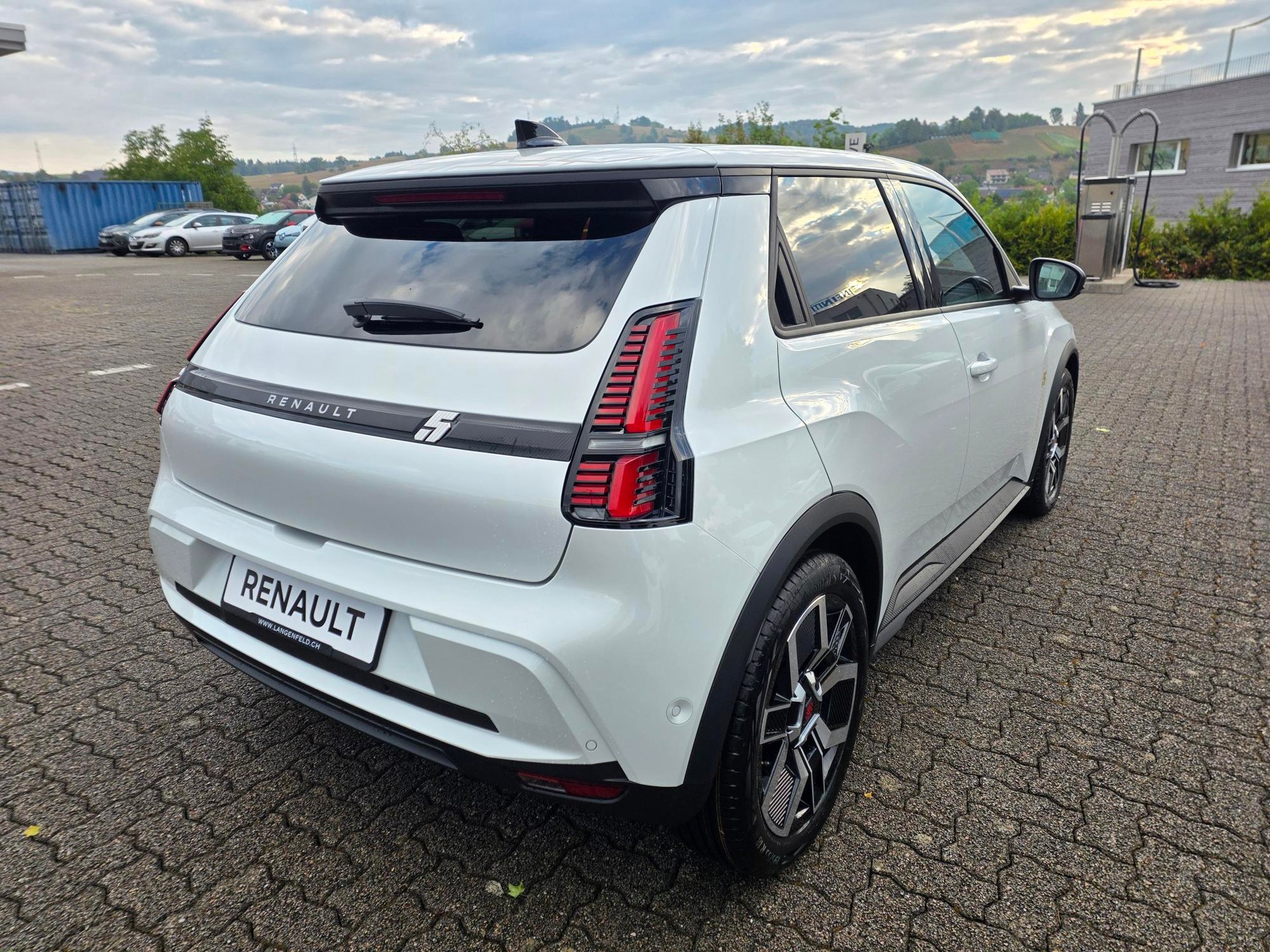 RENAULT R5 E-Tech Comfort Range techno-image-3
