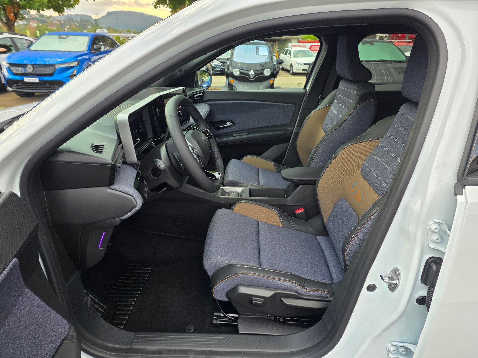 RENAULT R5 E-Tech Comfort Range techno-image-5