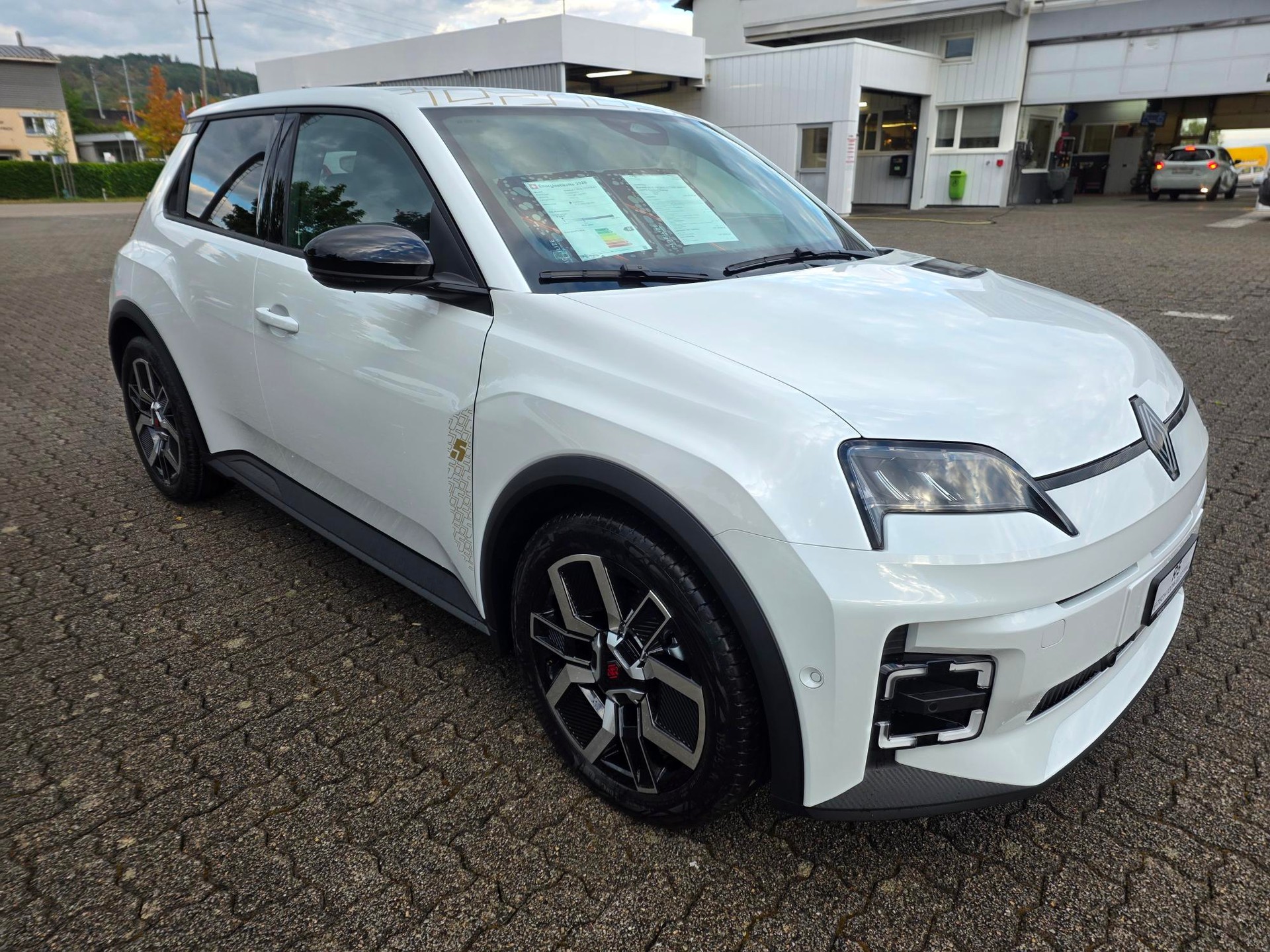 RENAULT R5 E-Tech Comfort Range techno-image-4