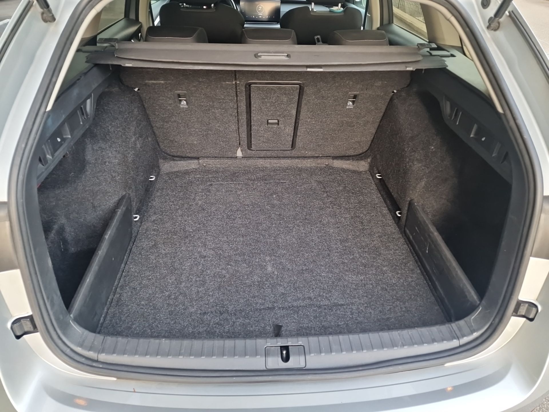 SKODA Octavia Combi 2.0 TDI DSG Ambition 4x4-image-15