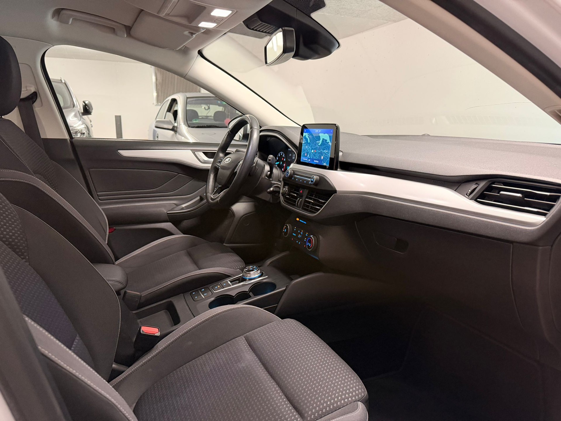 FORD Focus 1.5 SCTi Trend+ Automatic-image-13