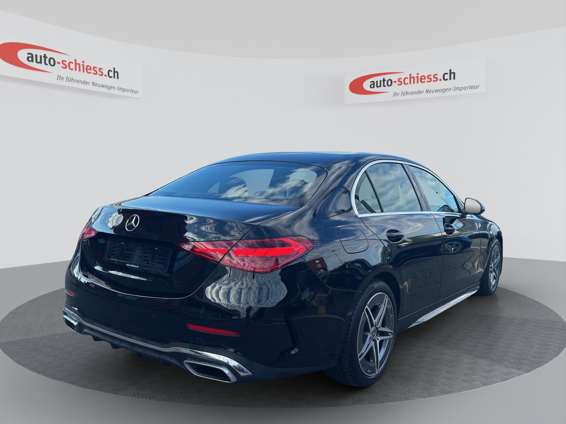 MERCEDES-BENZ C 300 d AMG Line-image-4