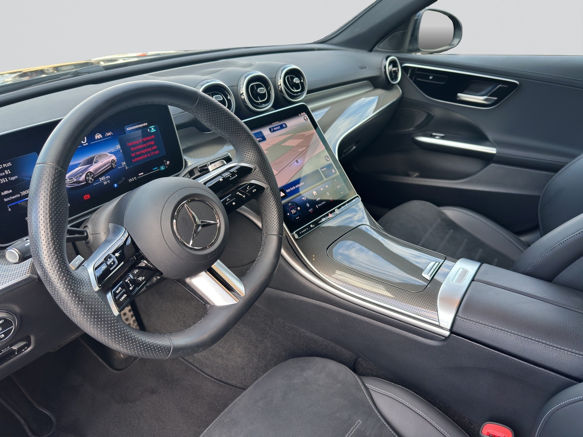 MERCEDES-BENZ C 300 d AMG Line-image-6