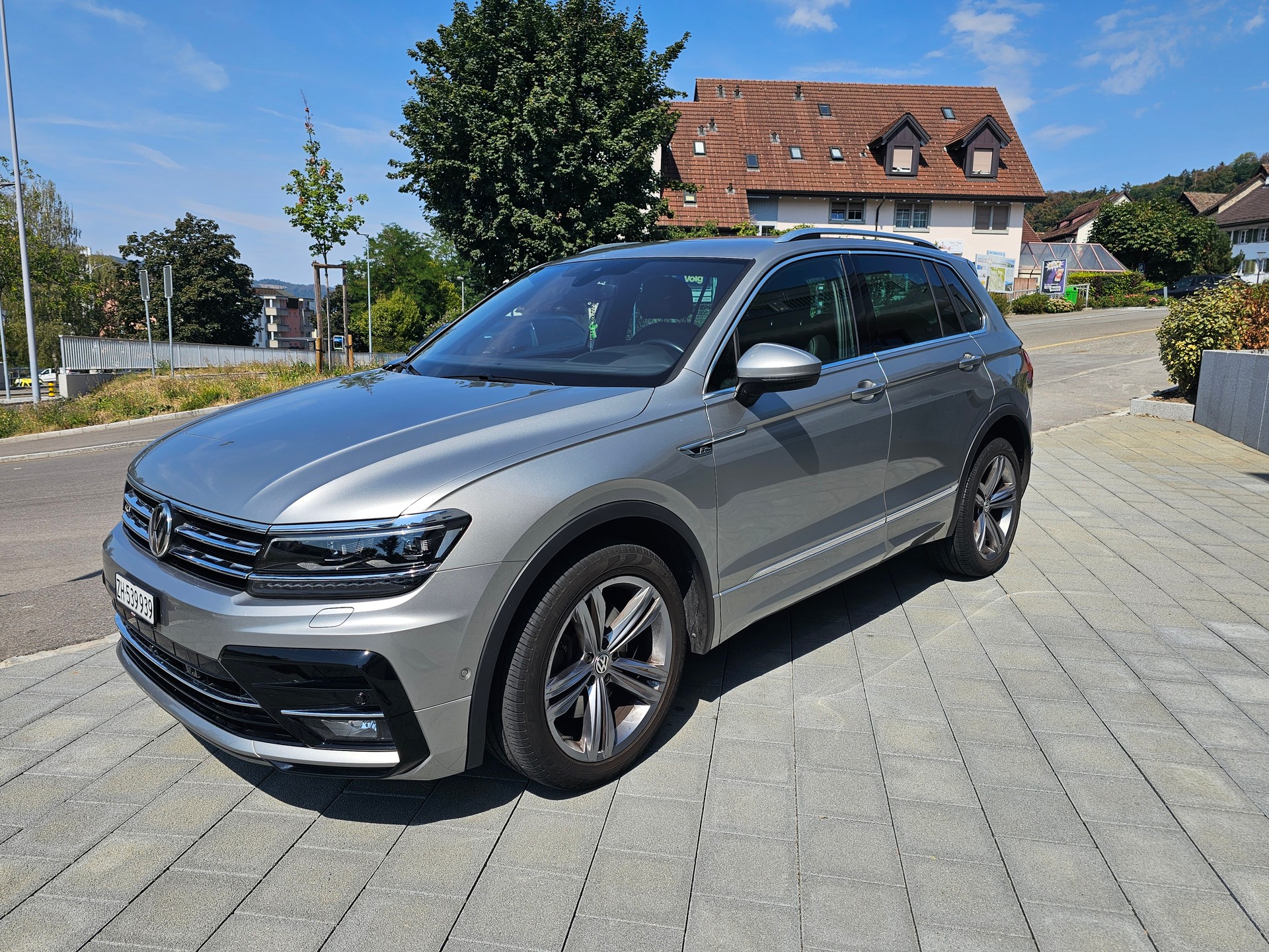 VW TIGUAN 2.0 TSI Highline DSG - 8 fach bereift *ab MFK *r-line int. & ext. *swissline package-image-2