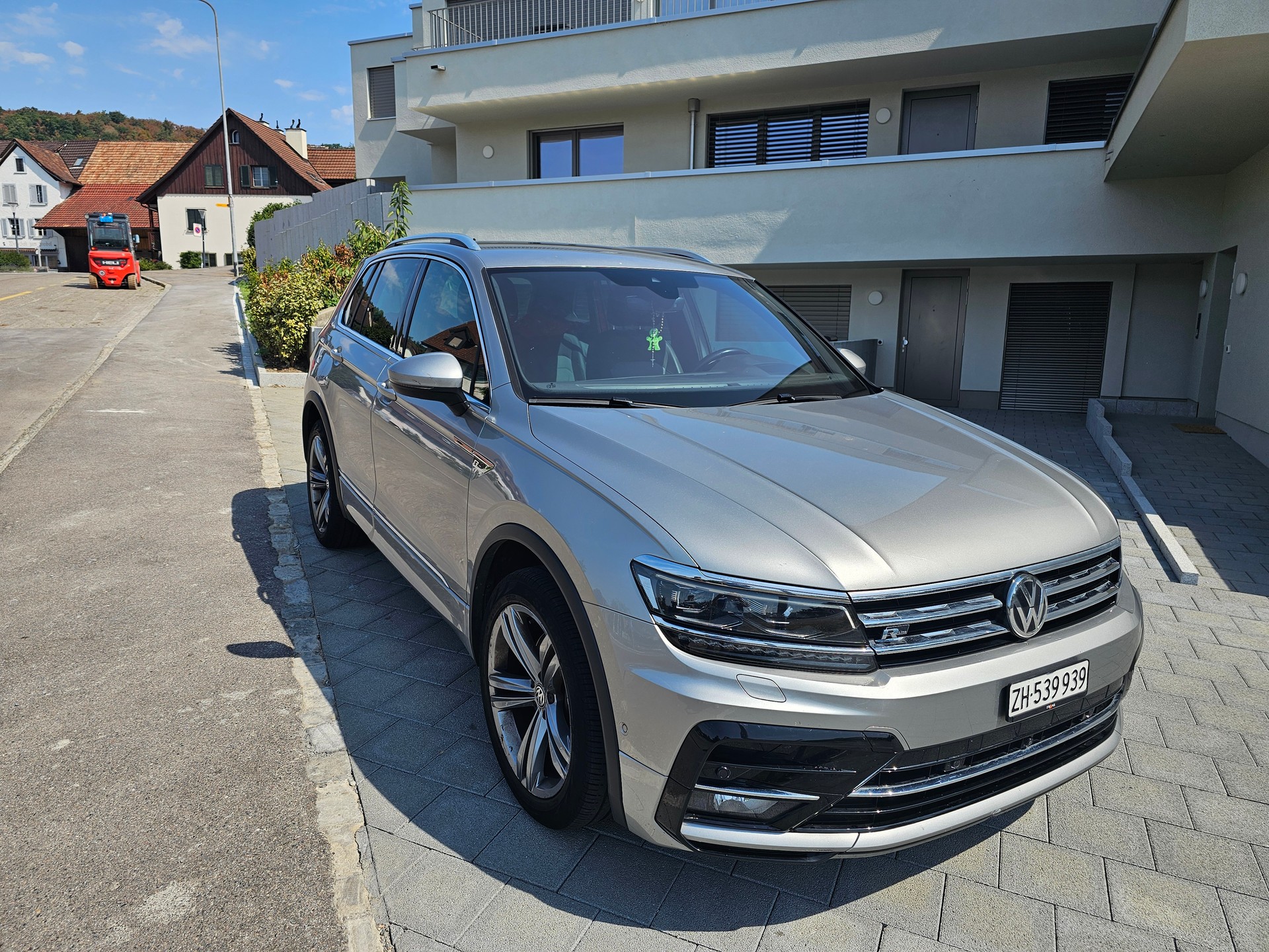 VW TIGUAN 2.0 TSI Highline DSG - 8 fach bereift *ab MFK *r-line int. & ext. *swissline package-image-1