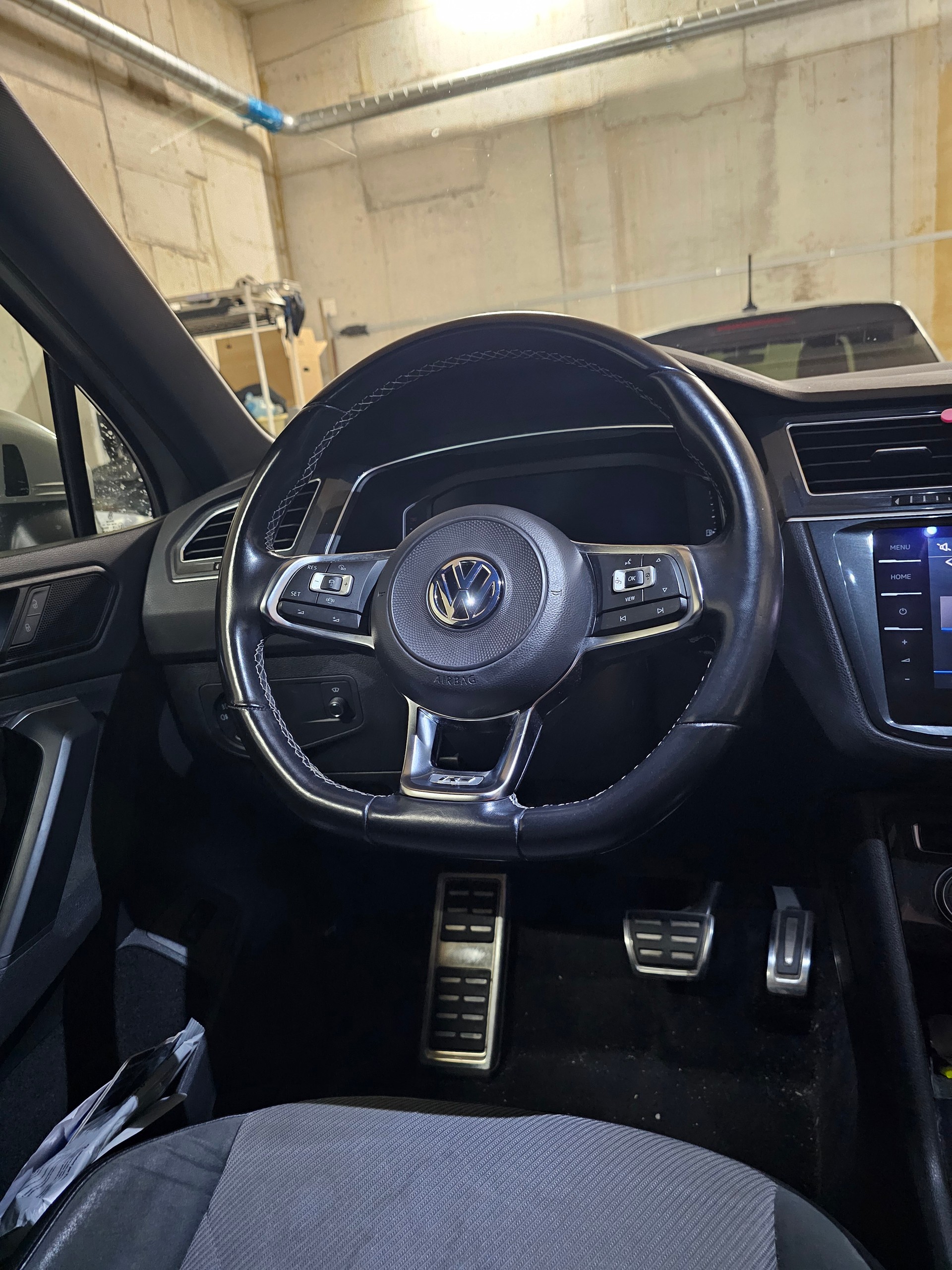 VW TIGUAN 2.0 TSI Highline DSG - 8 fach bereift *ab MFK *r-line int. & ext. *swissline package-image-5