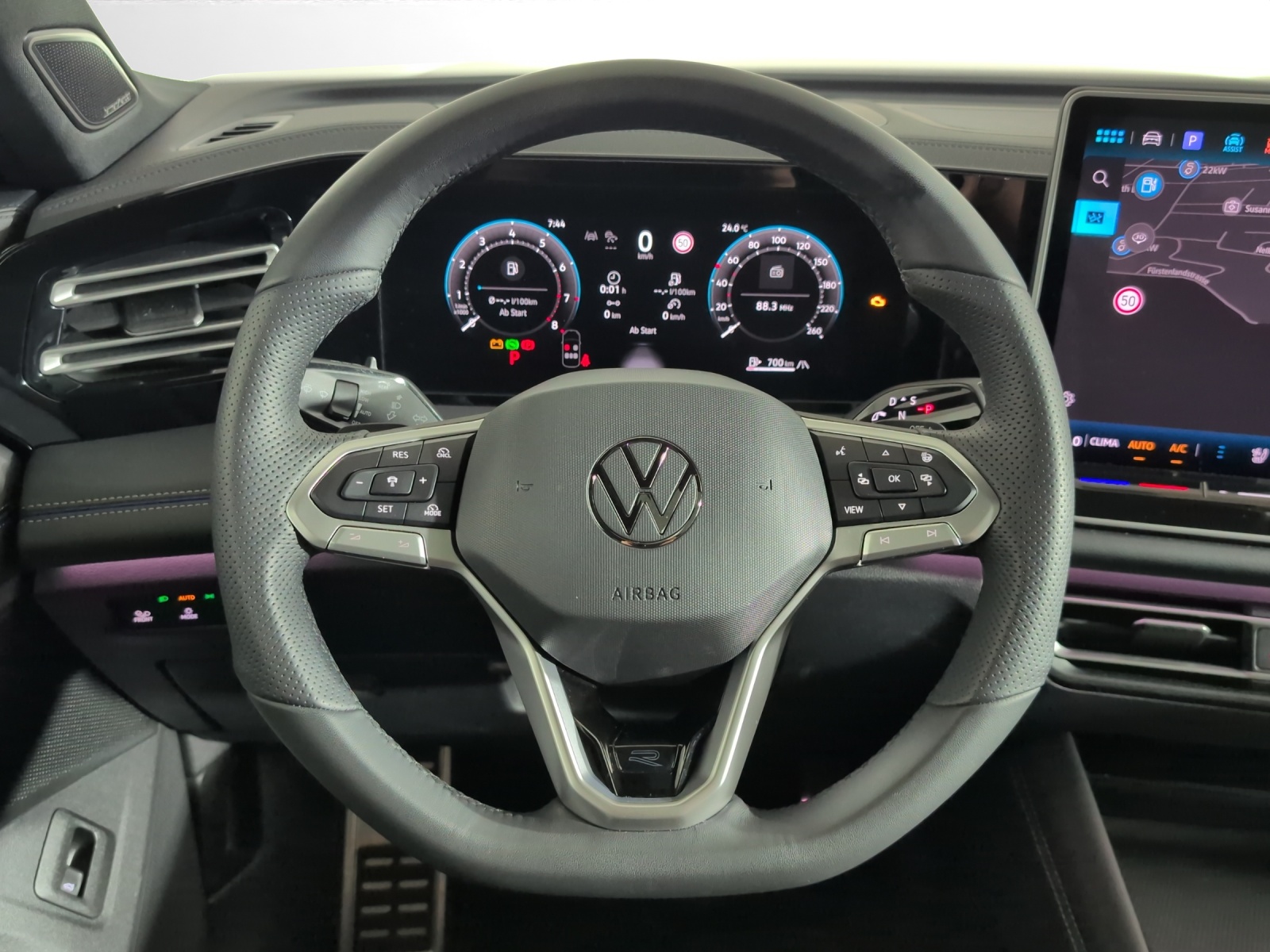 VW Tiguan 2.0 TSI DSG R-Line 4Motion-image-11