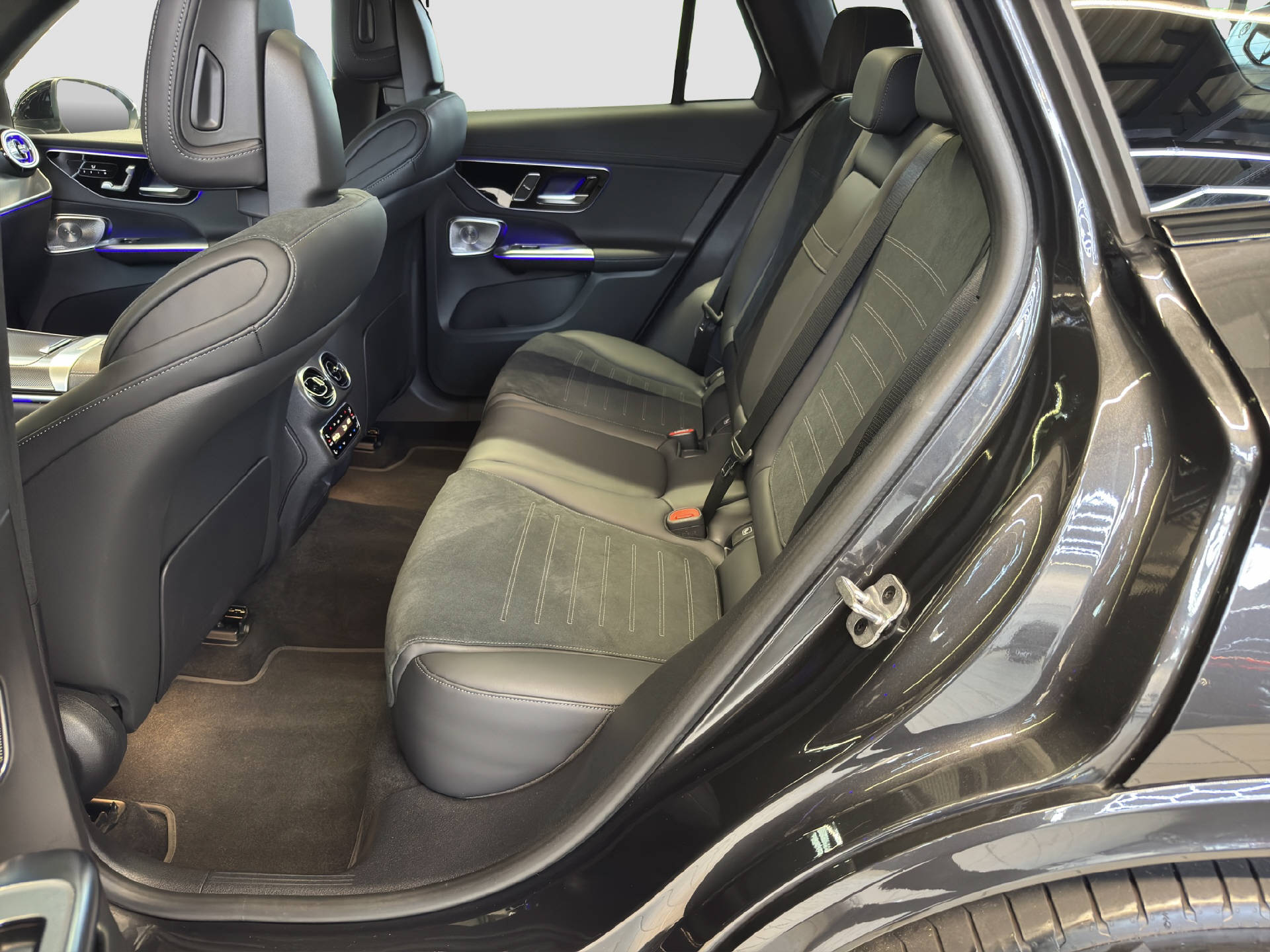 MERCEDES-BENZ GLC 300 AMG Line 4MATIC-image-13