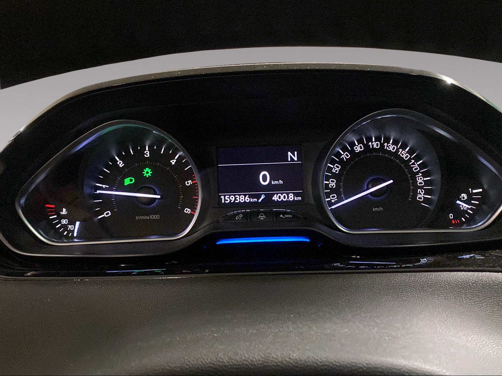 PEUGEOT 208 1.6 e-HDI Allure EGS-image-6