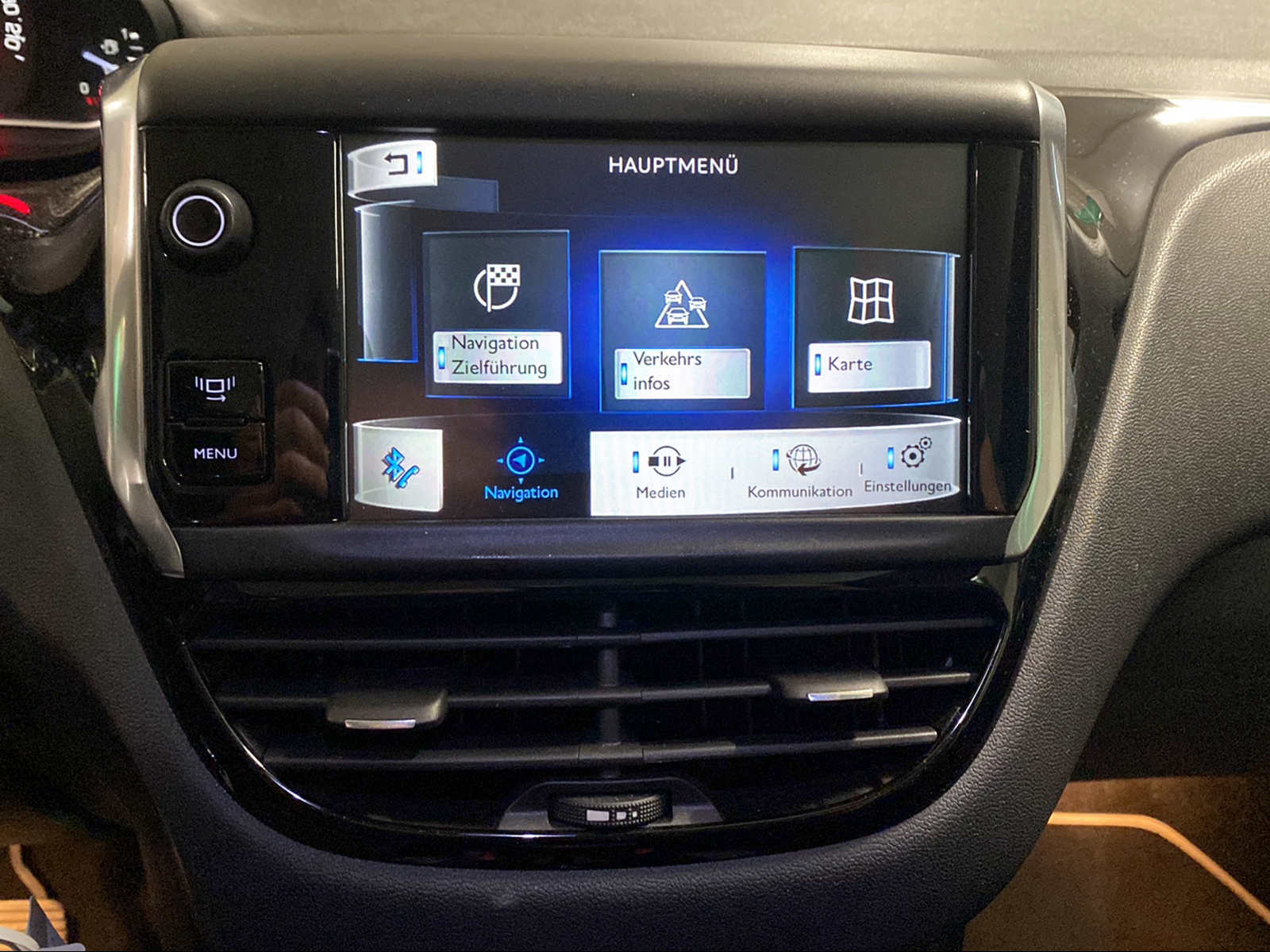 PEUGEOT 208 1.6 e-HDI Allure EGS-image-13