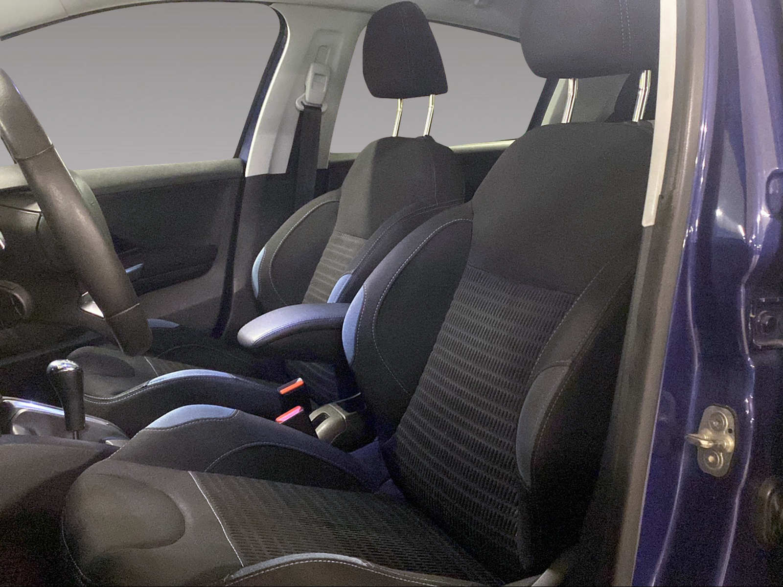 PEUGEOT 208 1.6 e-HDI Allure EGS-image-8