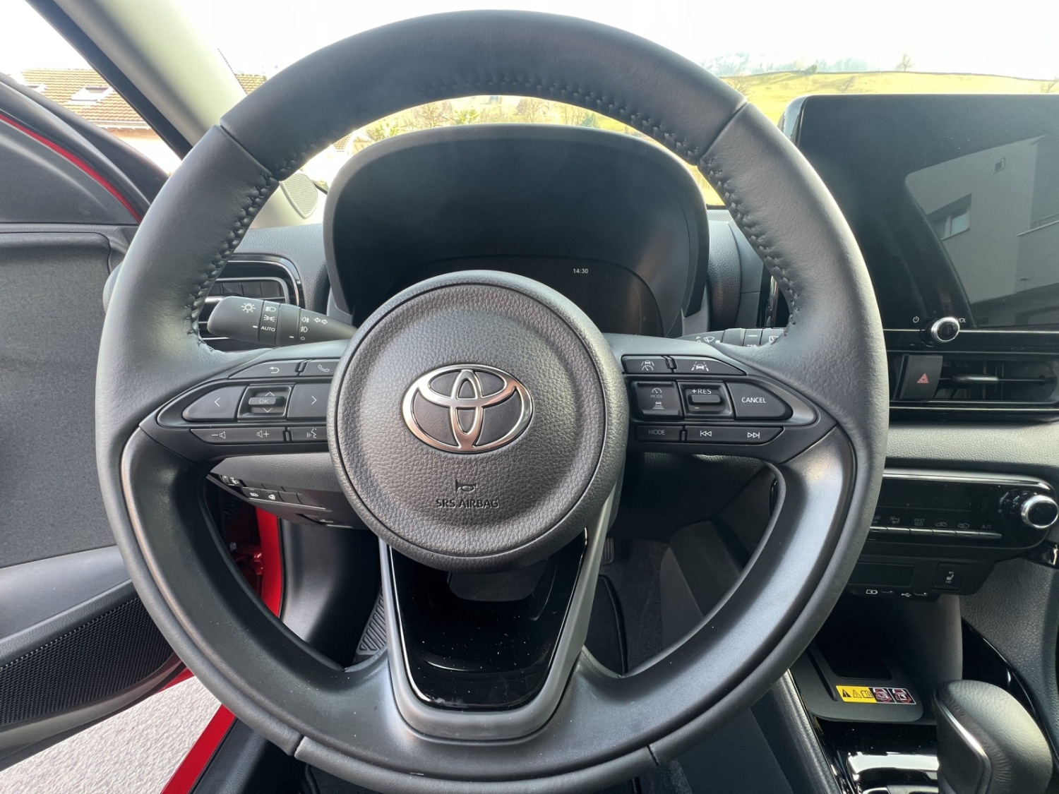 TOYOTA Yaris 1.5 VVT-i HSD Trend-image-11