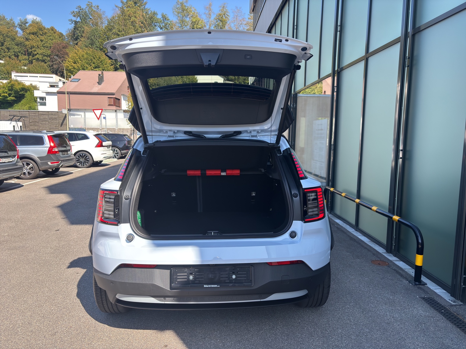 VOLVO EX30 CC P8 Ultra AWD-image-11