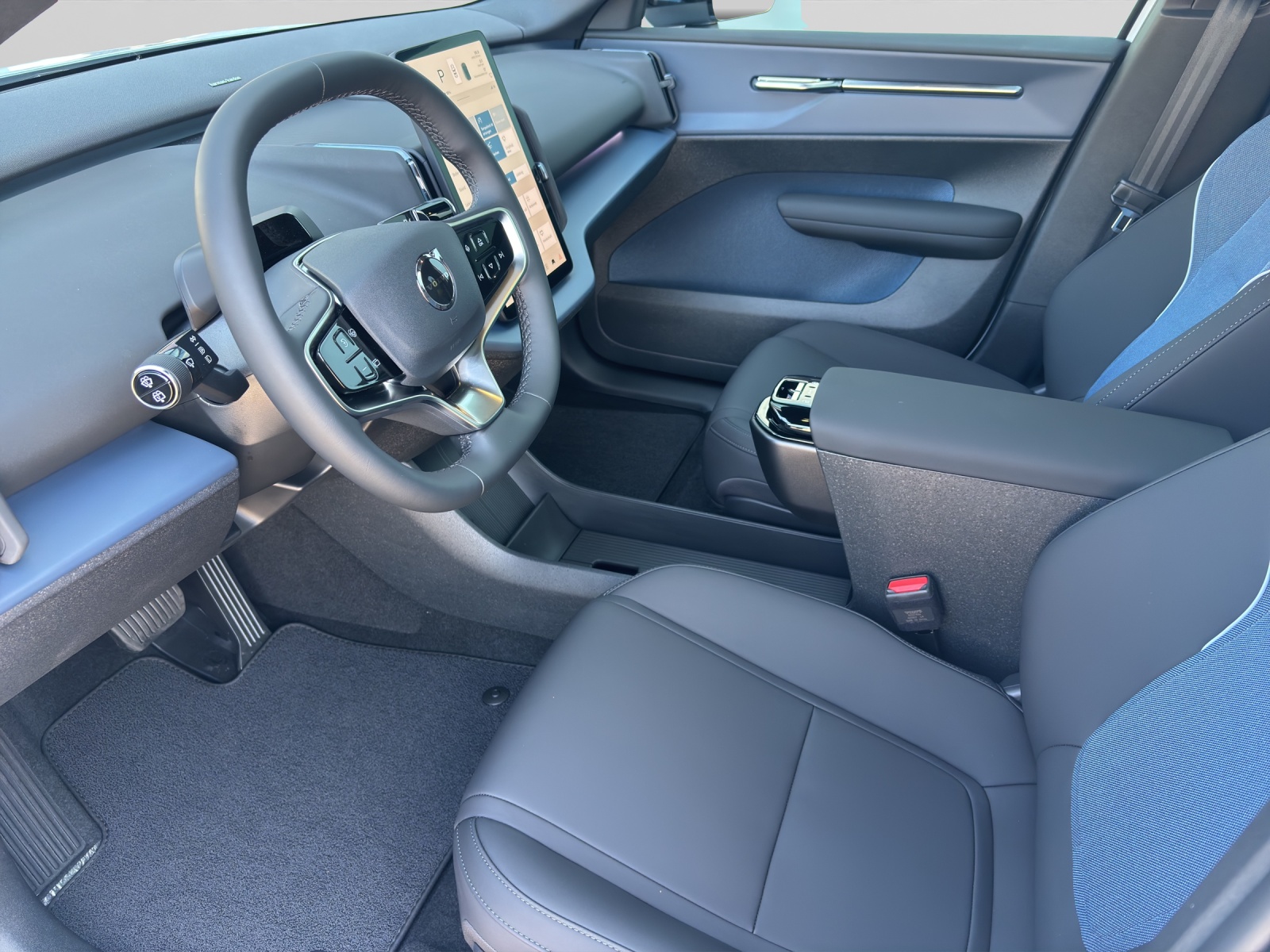 VOLVO EX30 CC P8 Ultra AWD-image-3