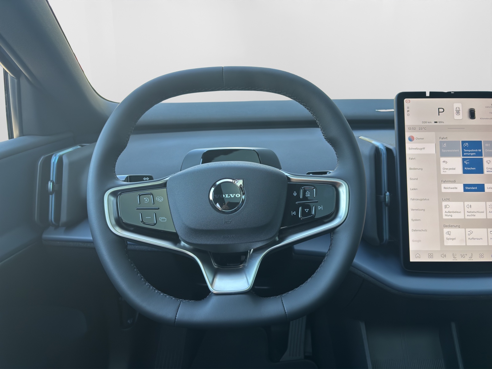 VOLVO EX30 CC P8 Ultra AWD-image-7