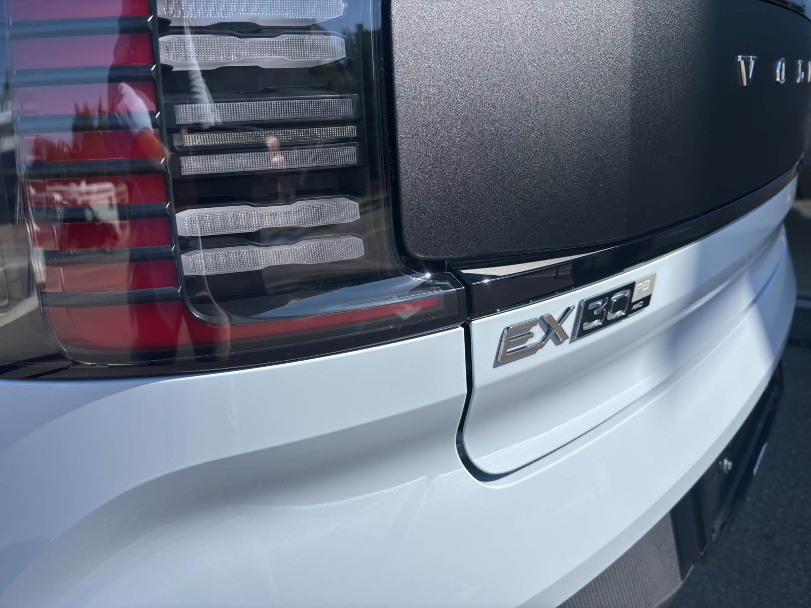 VOLVO EX30 CC P8 Ultra AWD-image-14