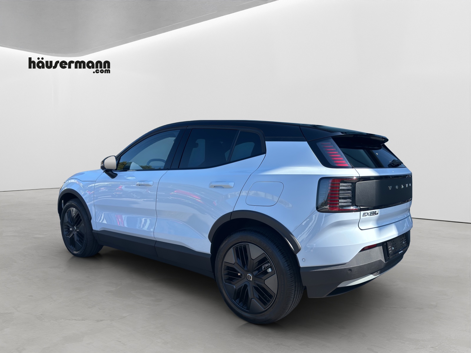 VOLVO EX30 CC P8 Ultra AWD-image-2