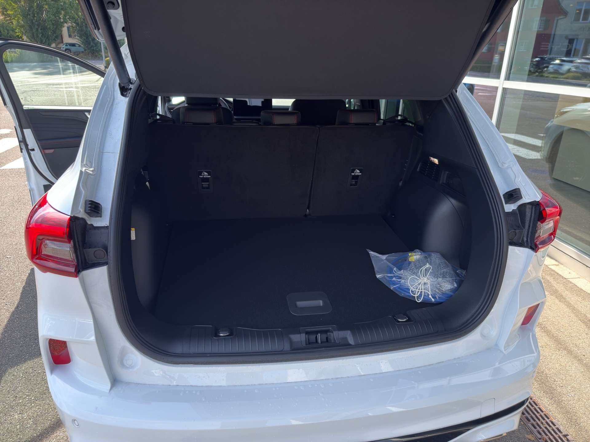 FORD Kuga 2.5 Plug-in Hybrid ST-Line X Black&White Ed.-image-13