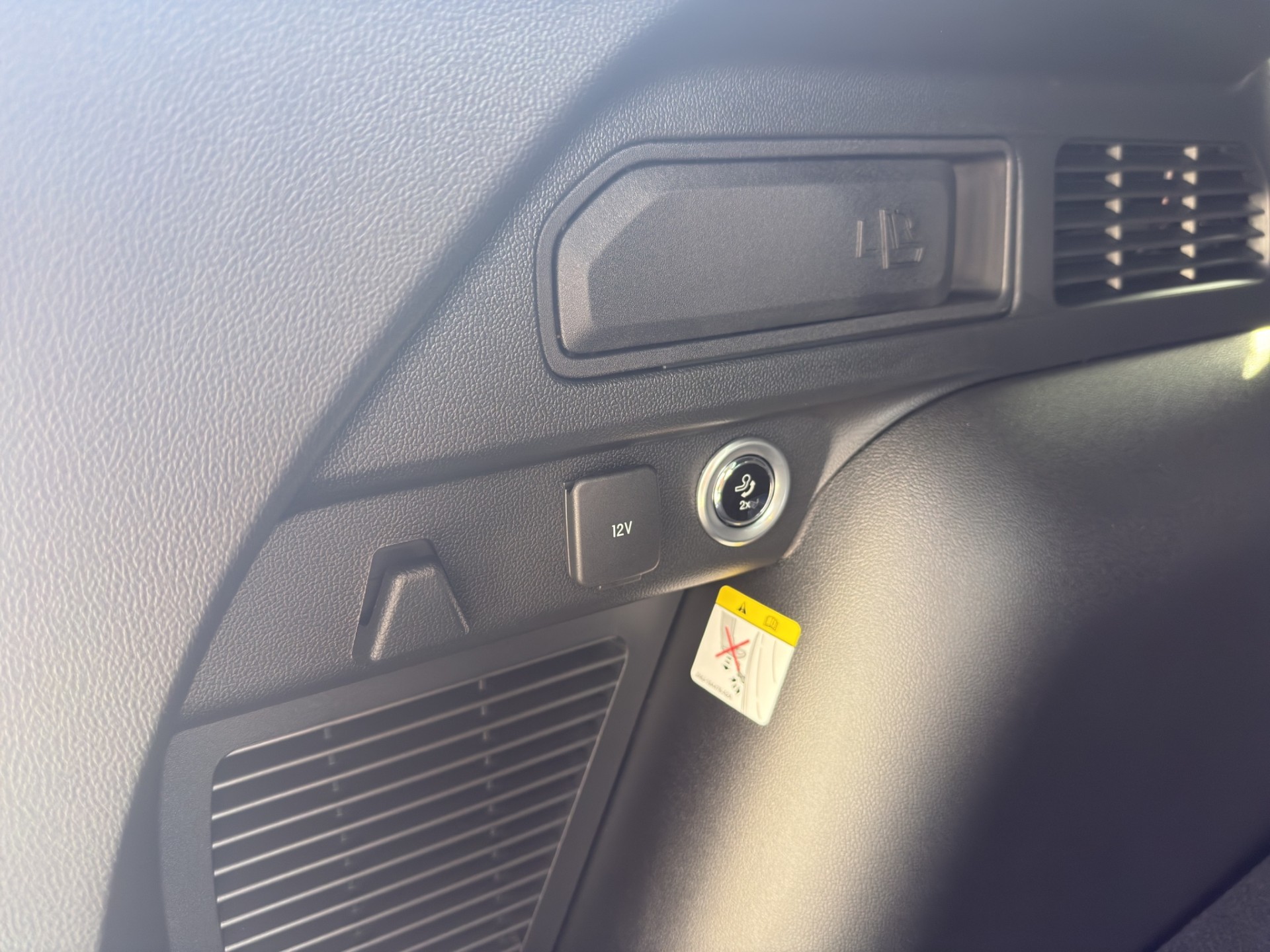 FORD Kuga 2.5 Plug-in Hybrid ST-Line X Black&White Ed.-image-14