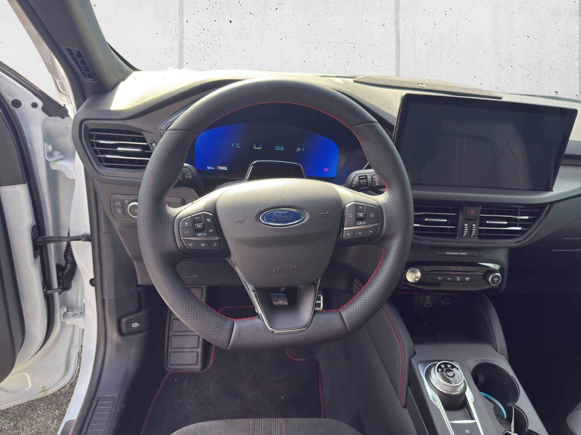 FORD Kuga 2.5 Plug-in Hybrid ST-Line X Black&White Ed.-image-6