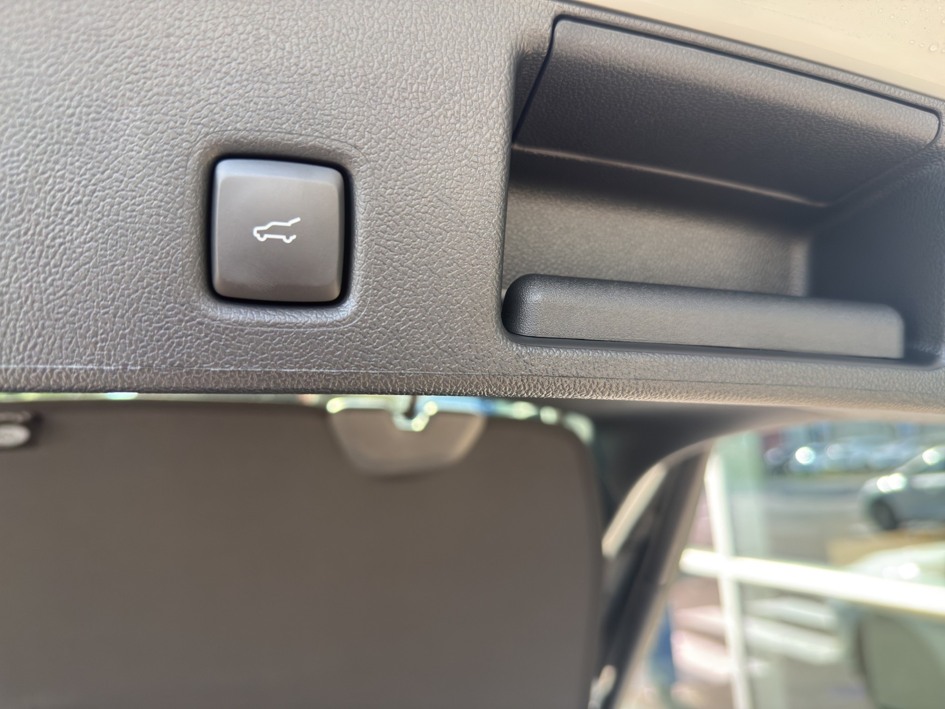 FORD Kuga 2.5 Plug-in Hybrid ST-Line X Black&White Ed.-image-16