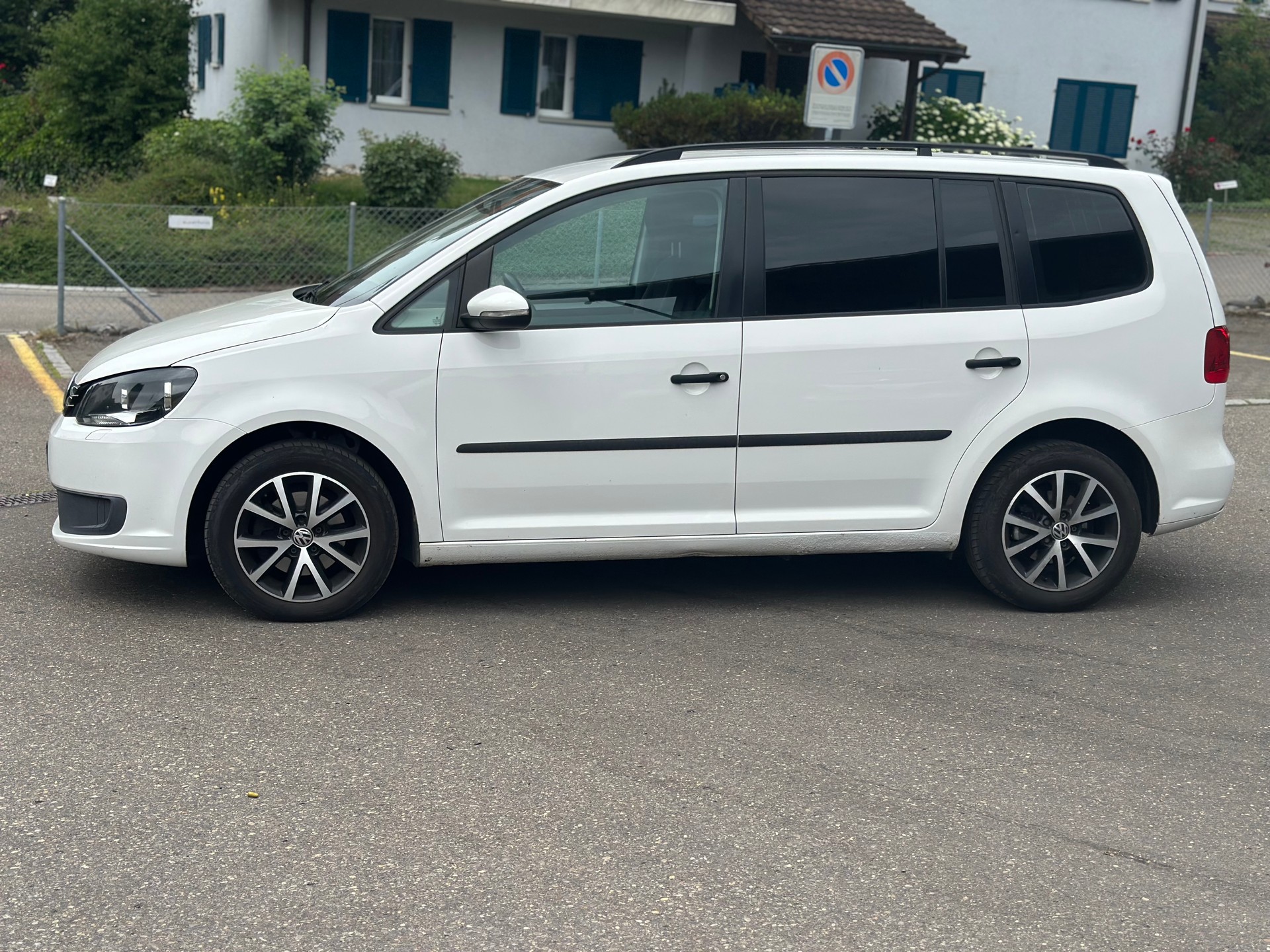 VW Touran 1.6 Conceptline-image-1
