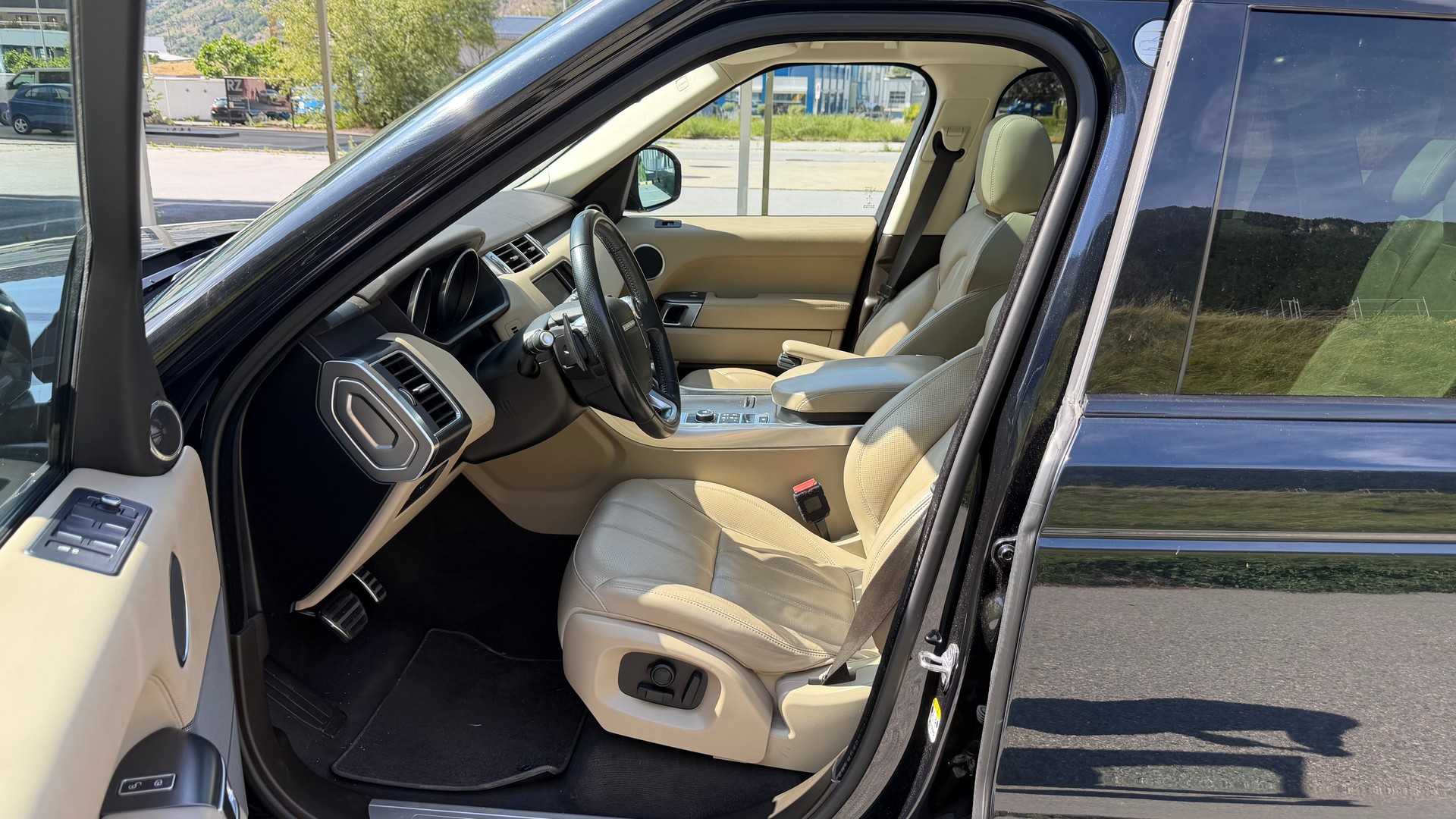 LAND ROVER 5.0 V8 SC Autobiography Dynamic-image-2