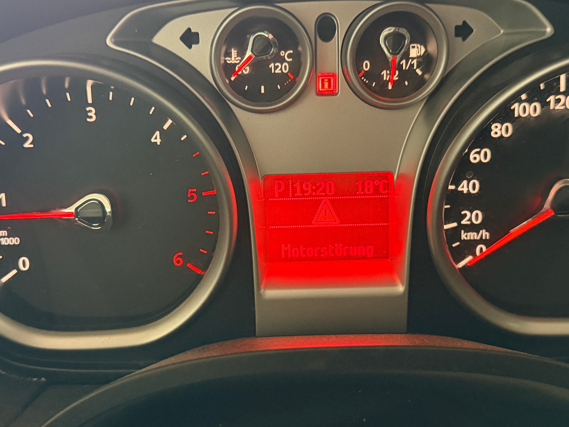 FORD Kuga 2.0 TDCi Titanium 4WD PowerShift-image-3