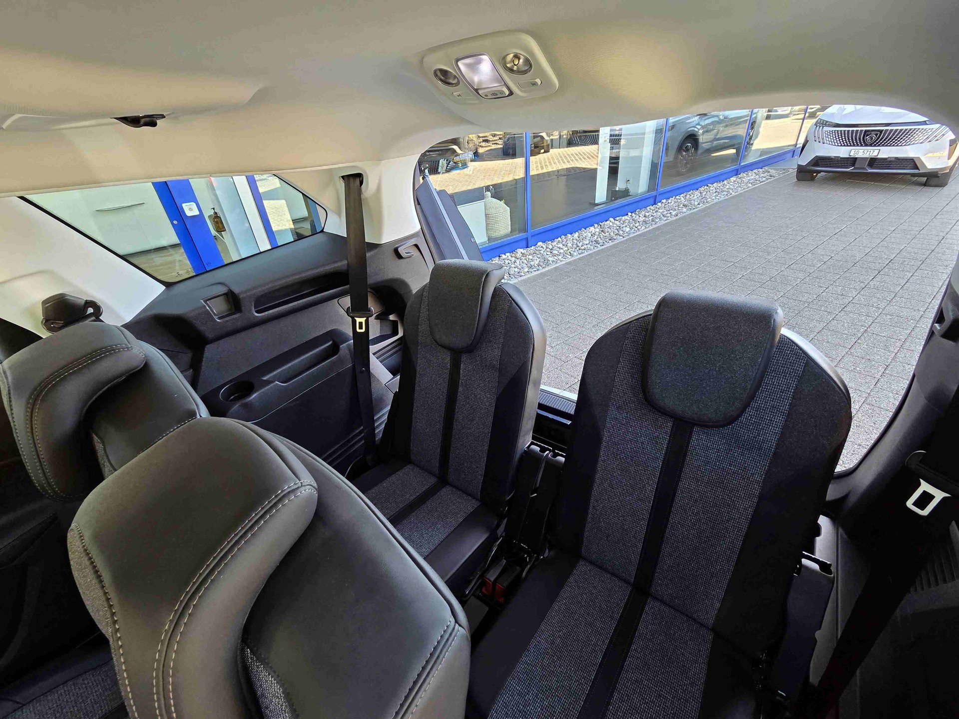 PEUGEOT 5008 1.5 BlueHDi Allure 7-Plätzer-image-9