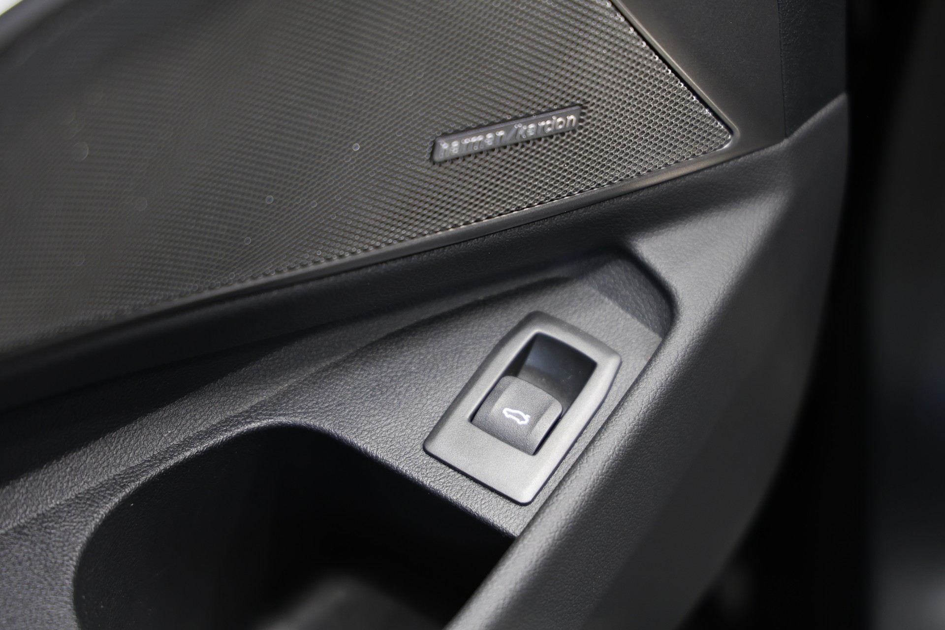 BMW M3 Competition M xDrive *FROZEN BLACK Lackierung*Carbon Schalensitze*BMW Werksgarantie bis 03.2029*-image-23