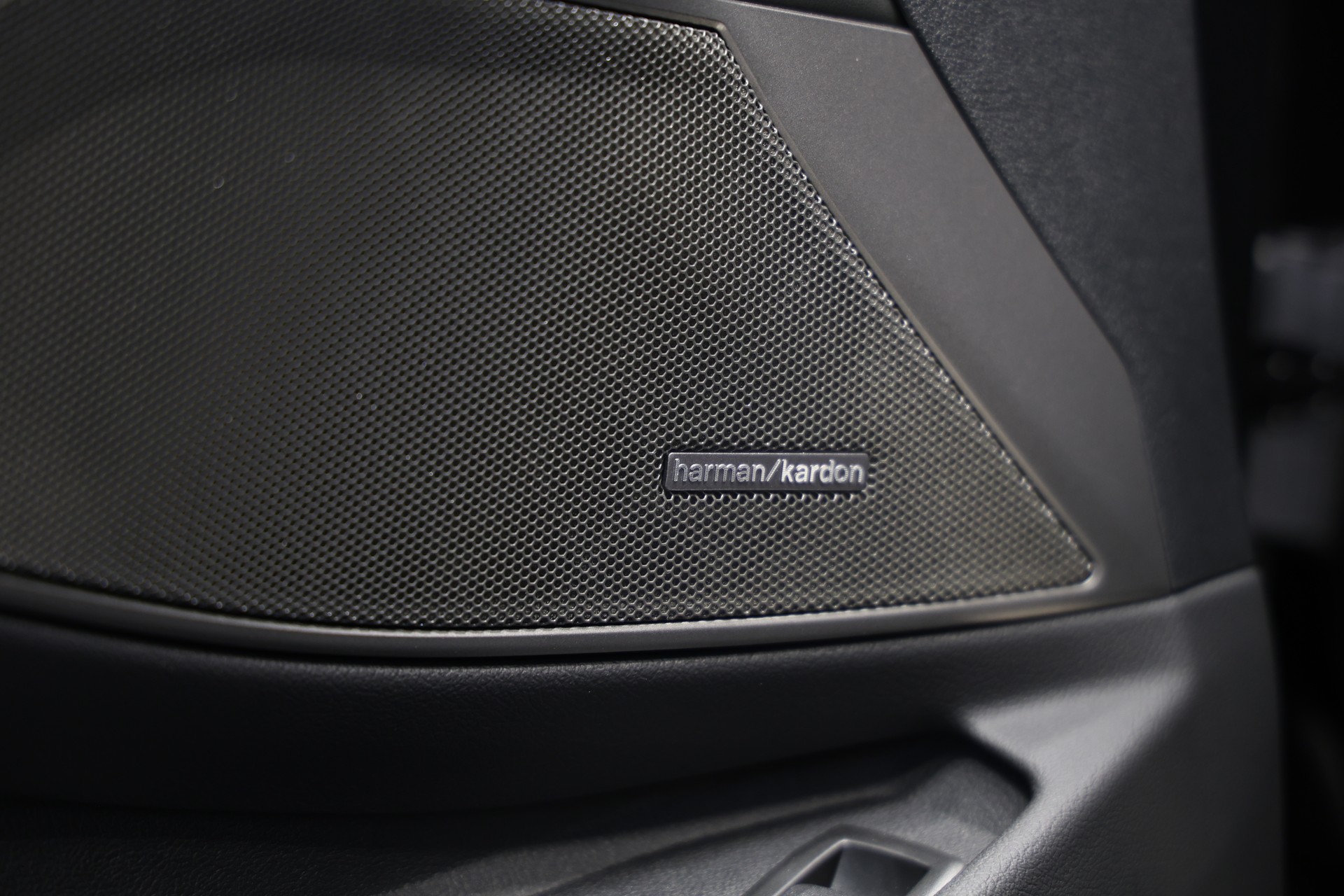 BMW M3 Competition M xDrive *FROZEN BLACK Lackierung*Carbon Schalensitze*BMW Werksgarantie bis 03.2029*-image-22