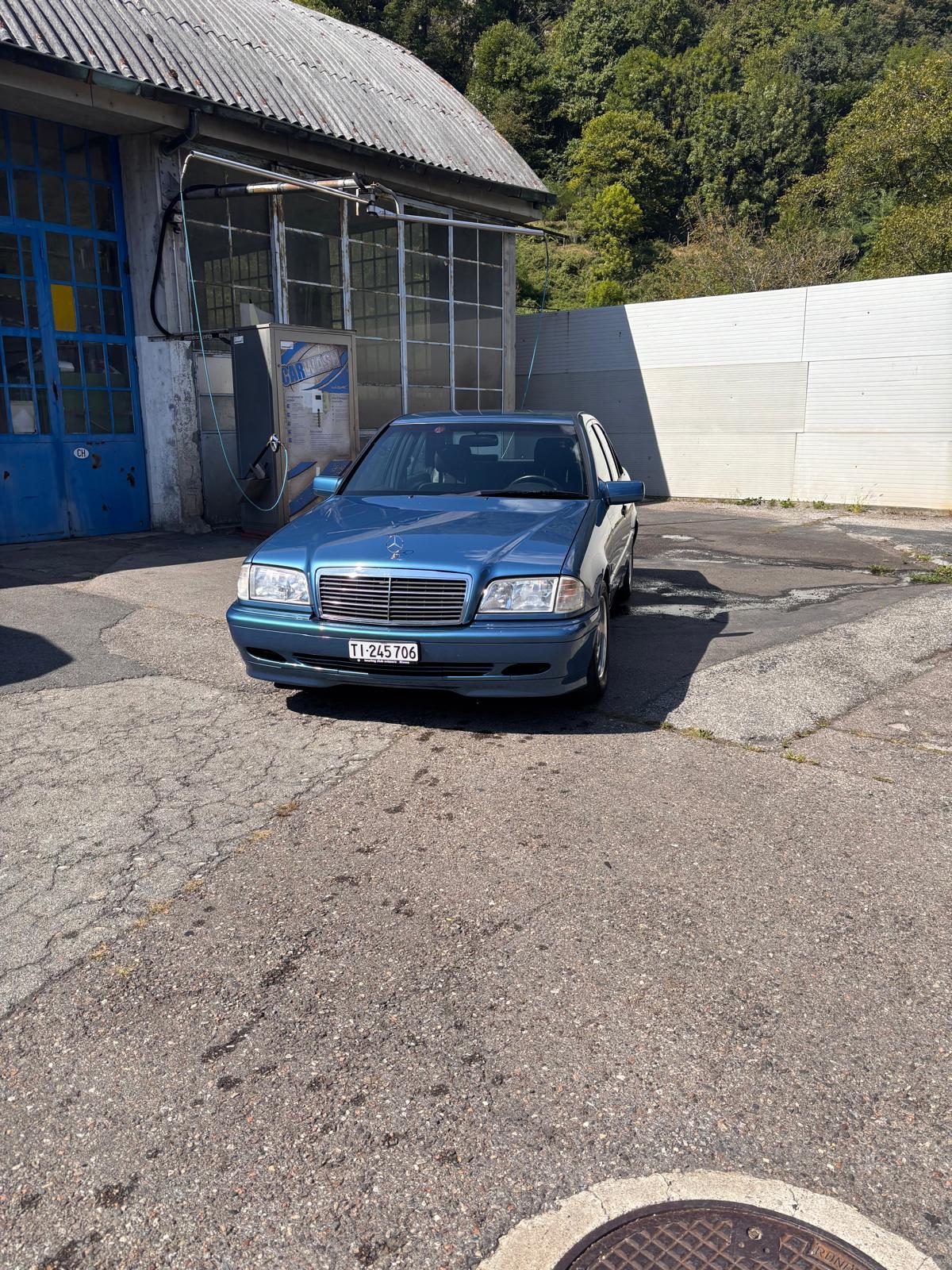 MERCEDES-BENZ C 180 Classic-image-8
