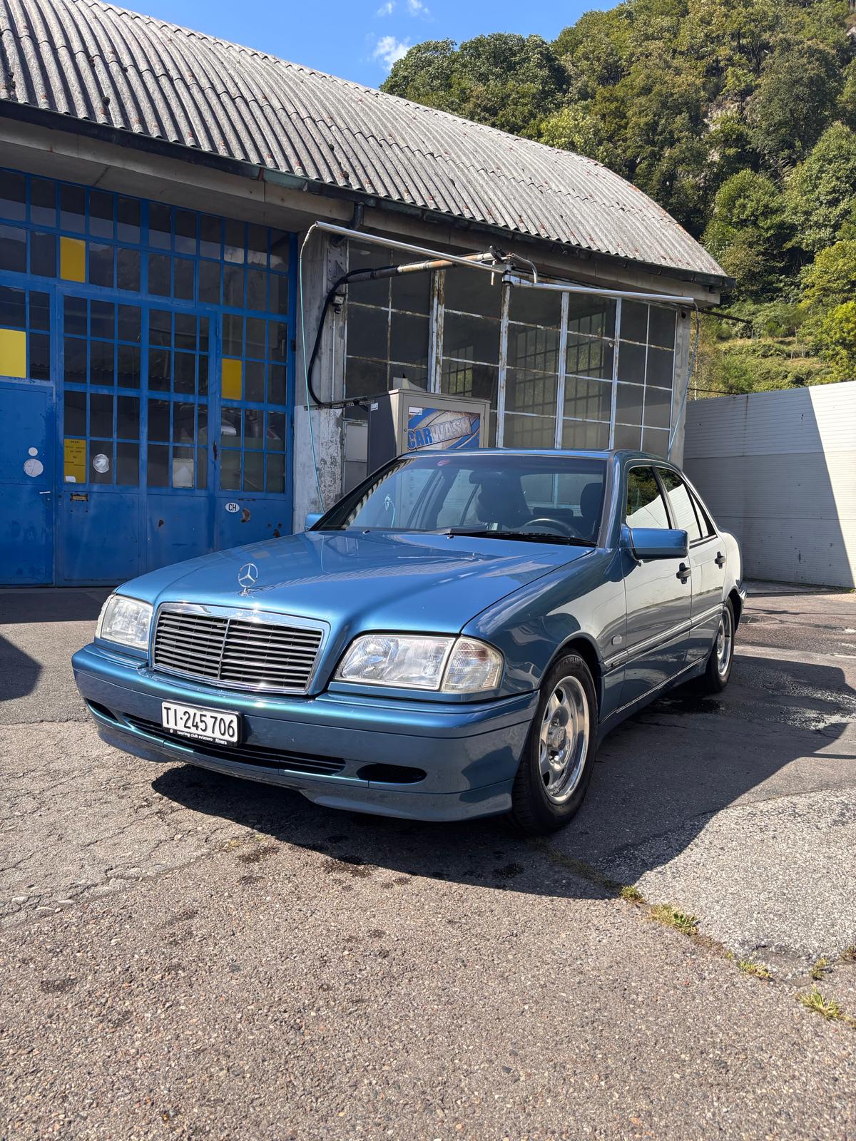 MERCEDES-BENZ C 180 Classic-image-6