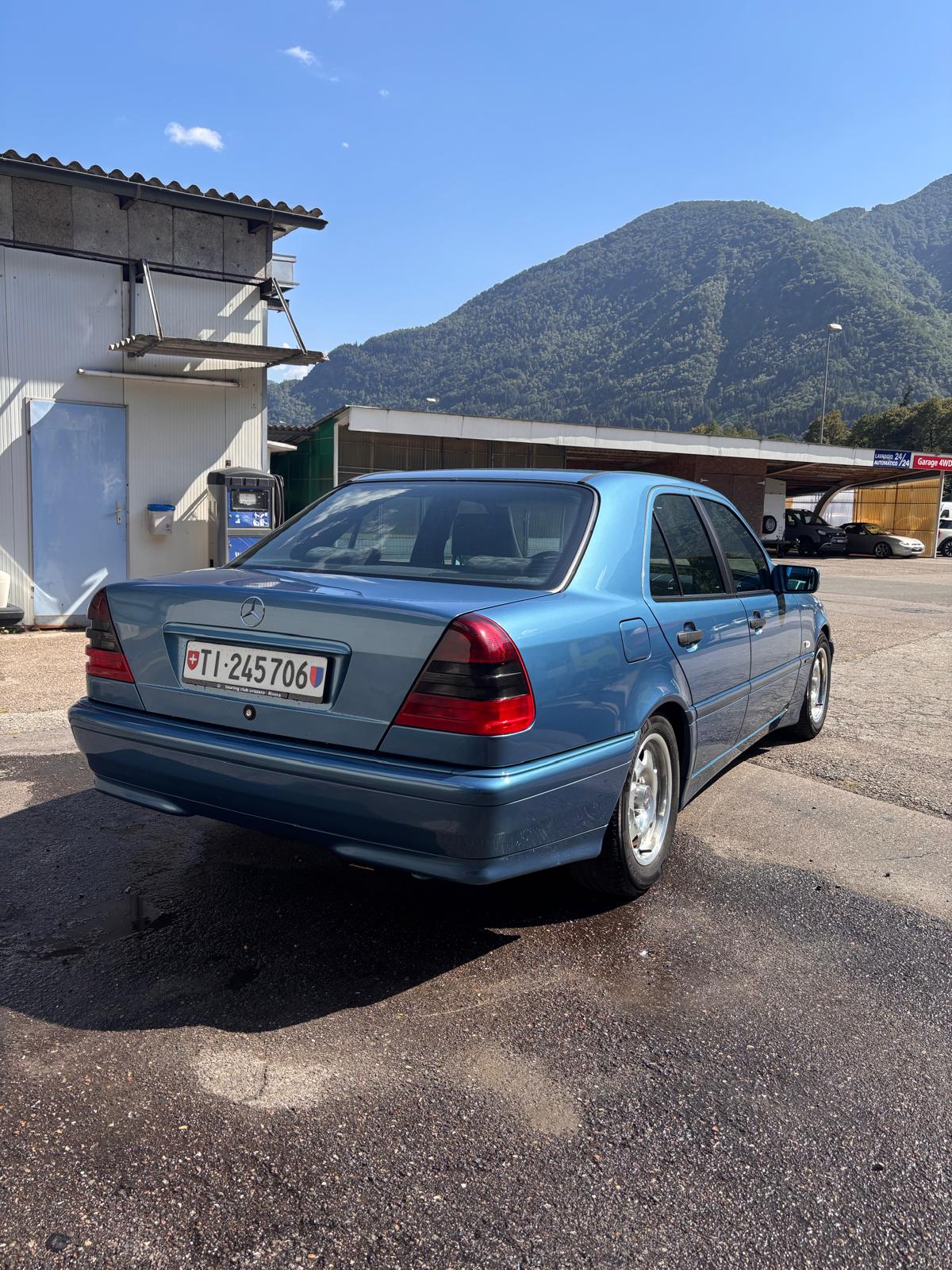 MERCEDES-BENZ C 180 Classic-image-2