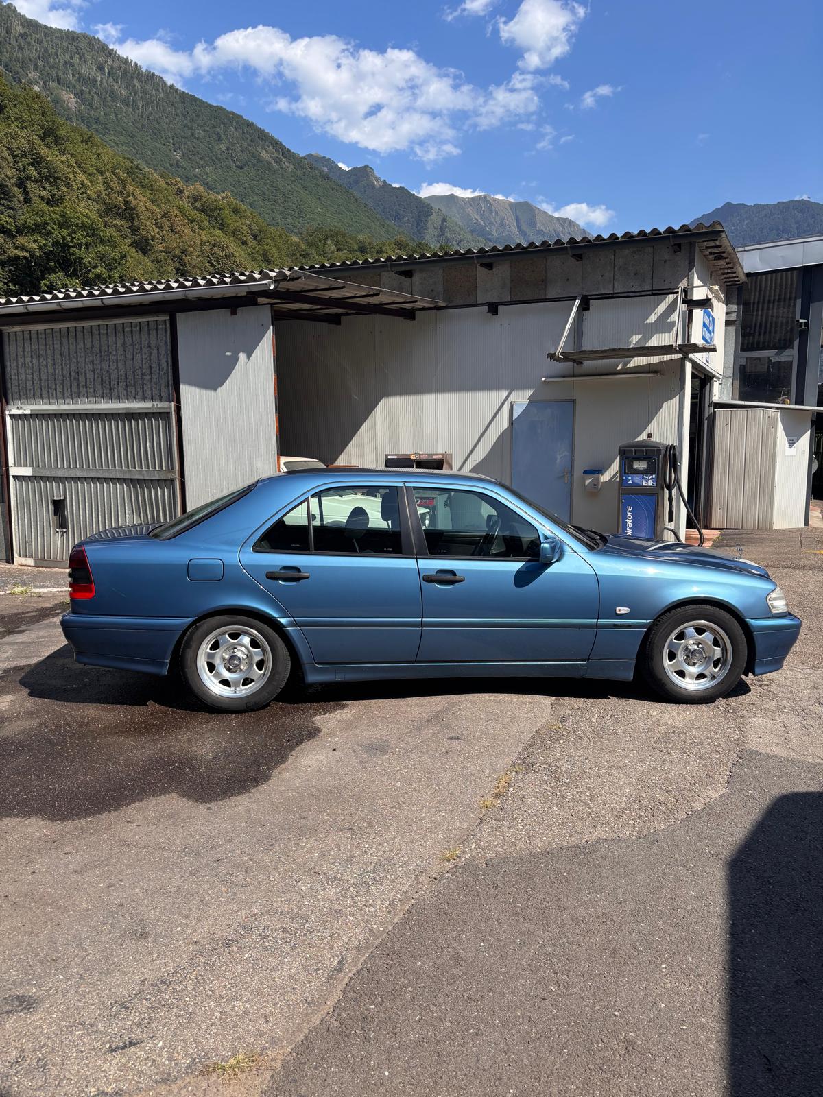 MERCEDES-BENZ C 180 Classic-image-1
