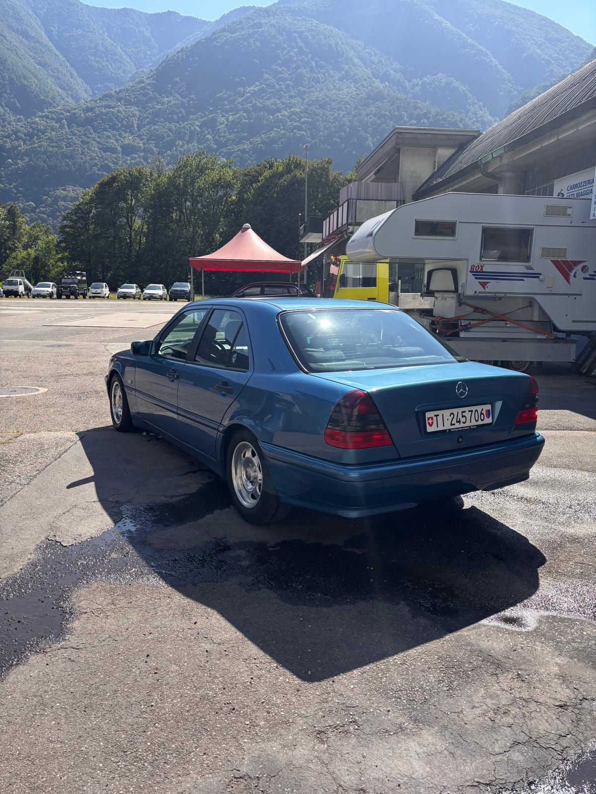 MERCEDES-BENZ C 180 Classic-image-4