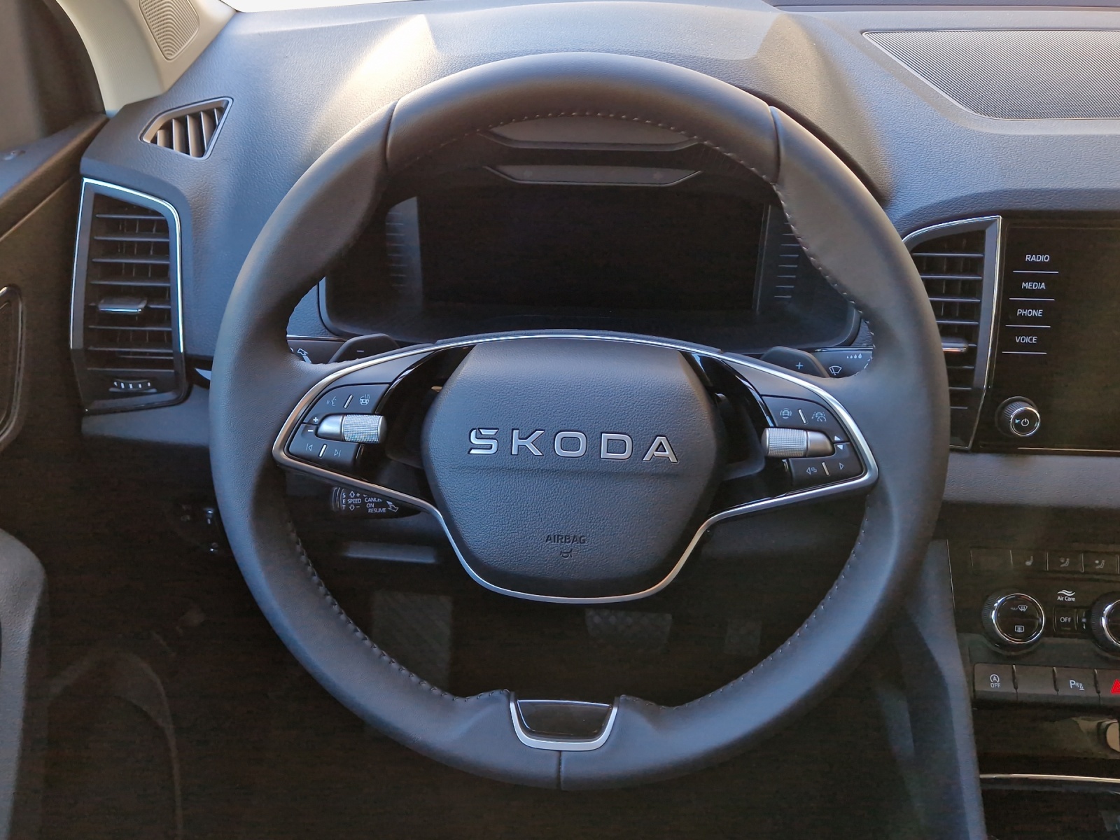 SKODA Karoq 2.0 TDI CR Selection 4x4 DSG-image-9