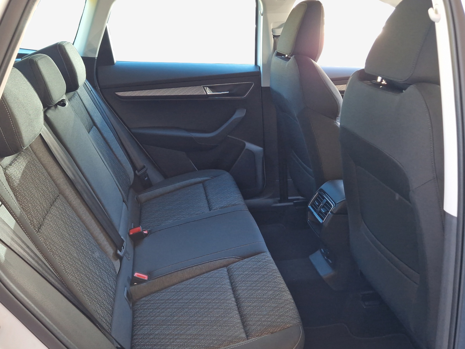 SKODA Karoq 2.0 TDI CR Selection 4x4 DSG-image-15
