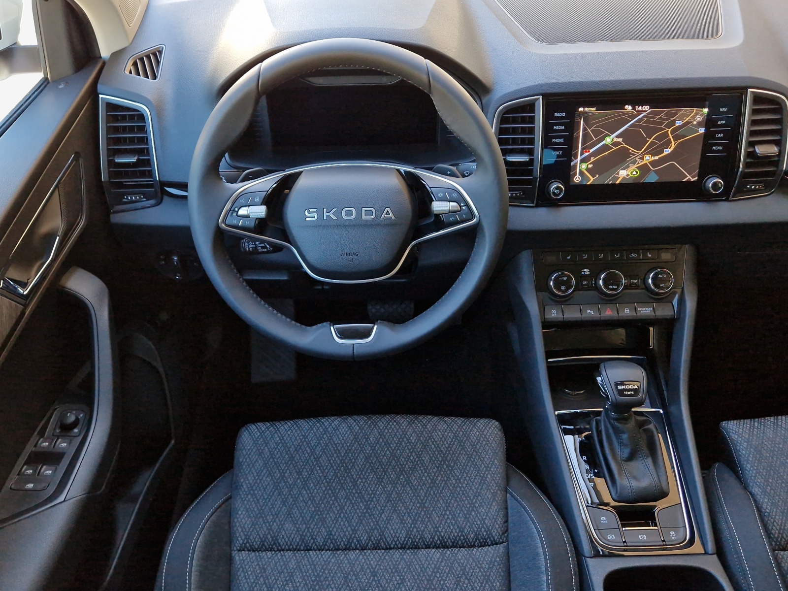 SKODA Karoq 2.0 TDI CR Selection 4x4 DSG-image-8
