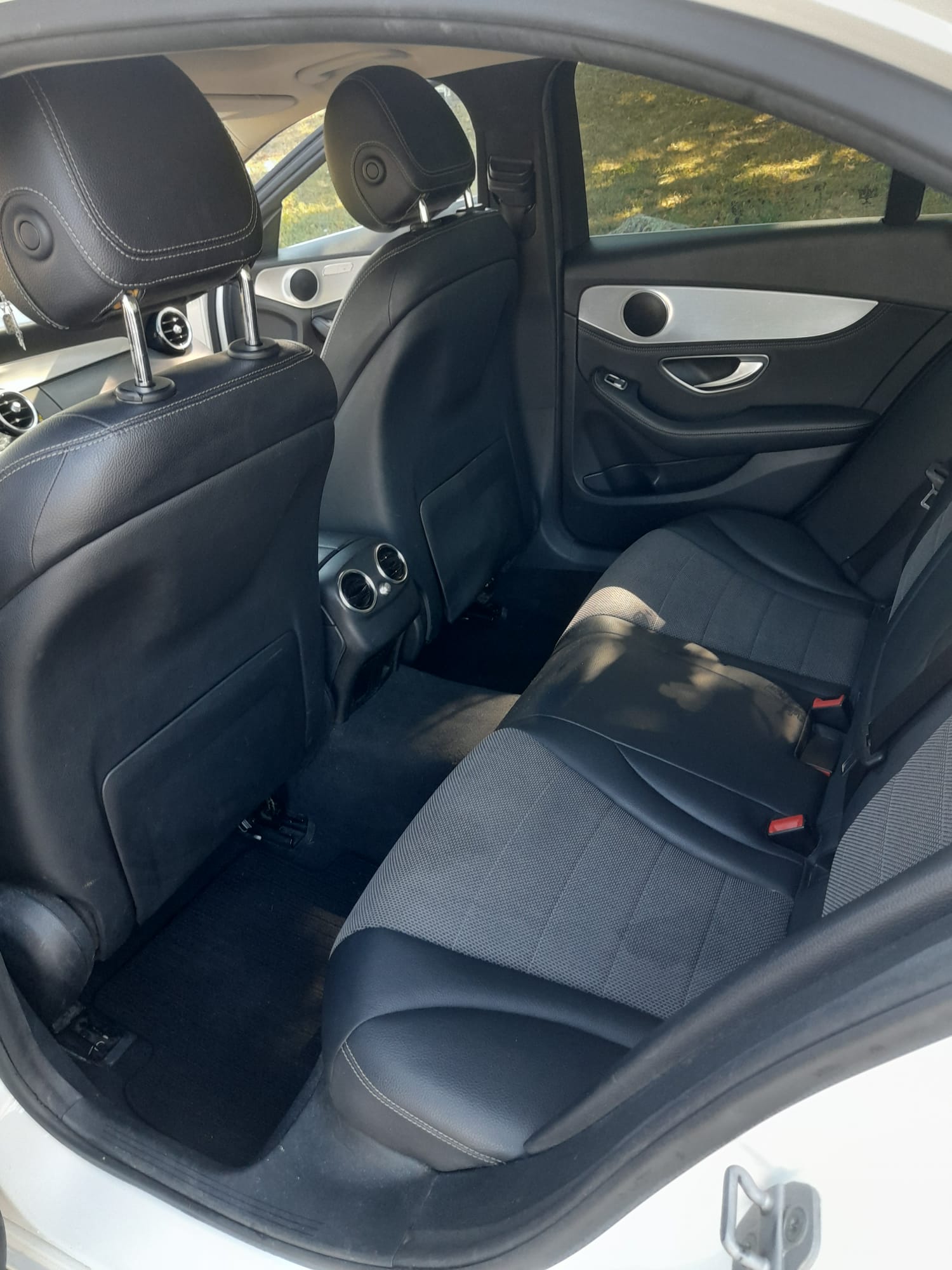 MERCEDES-BENZ C 220 BlueTec-image-3