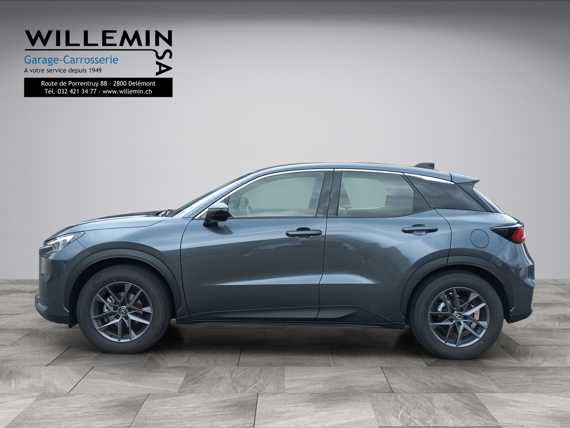 LEXUS LBX FWD Impression CVT-image-4