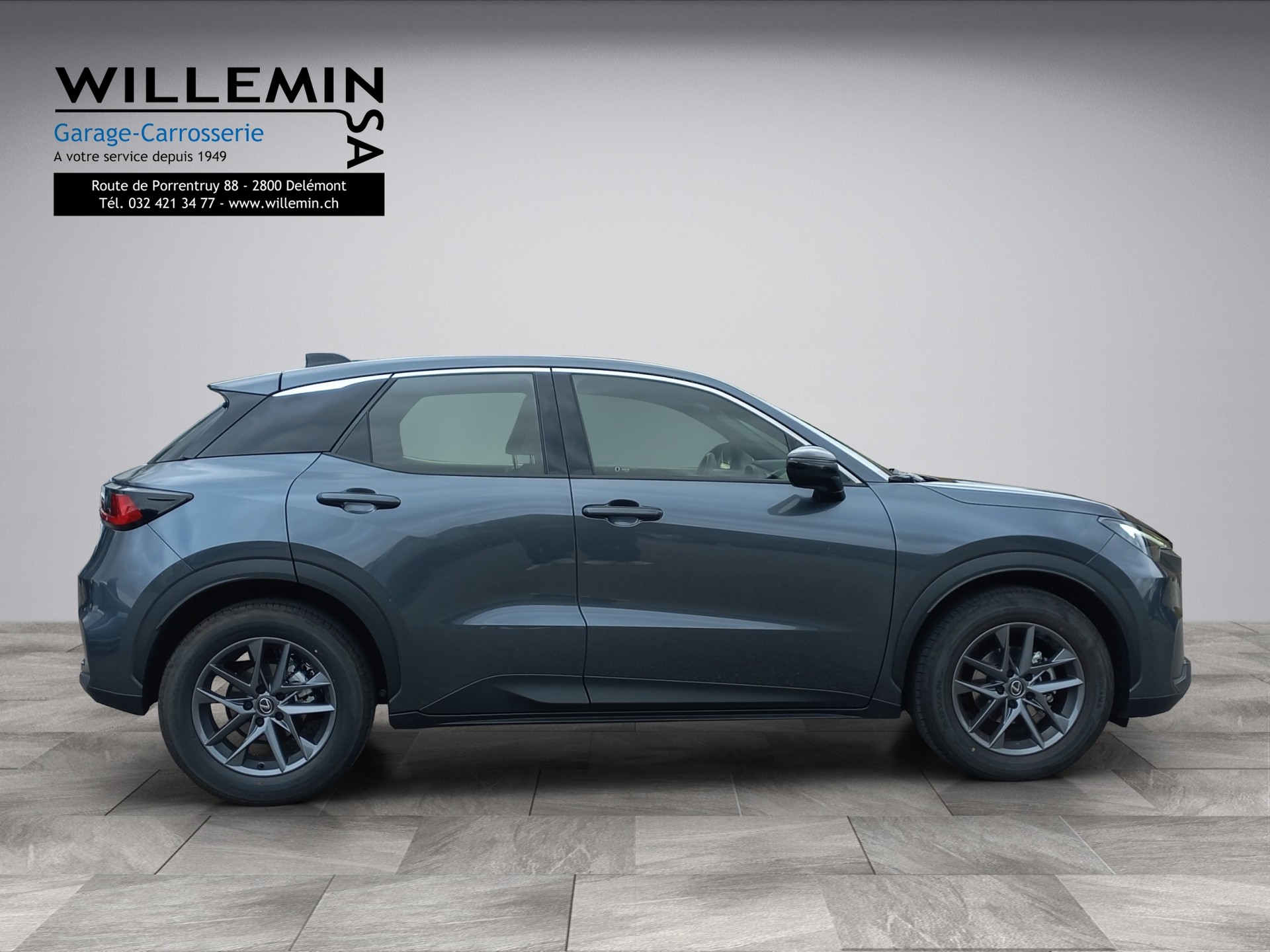 LEXUS LBX FWD Impression CVT-image-2