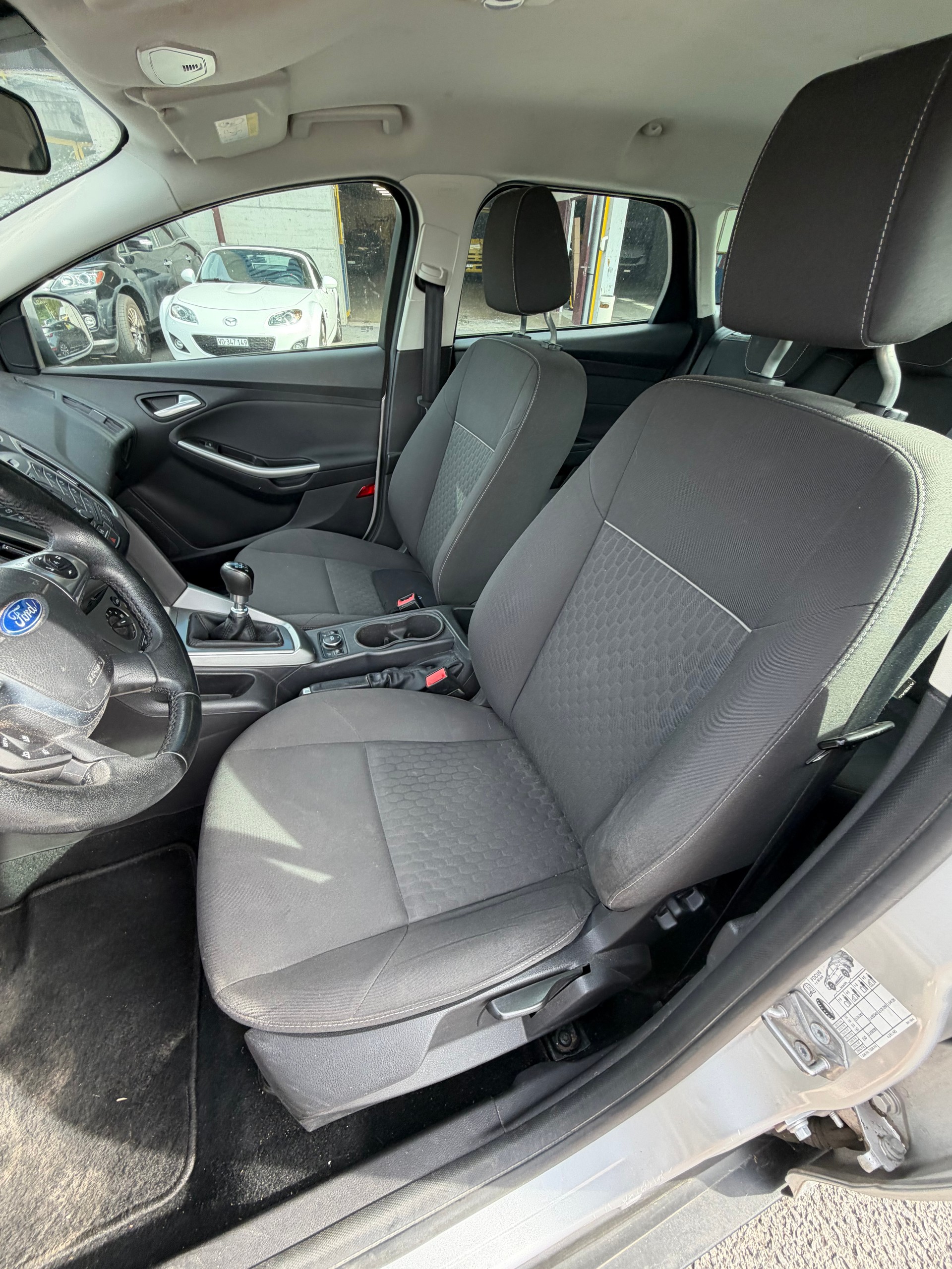 FORD Focus 1.0 SCTi Titanium-image-3